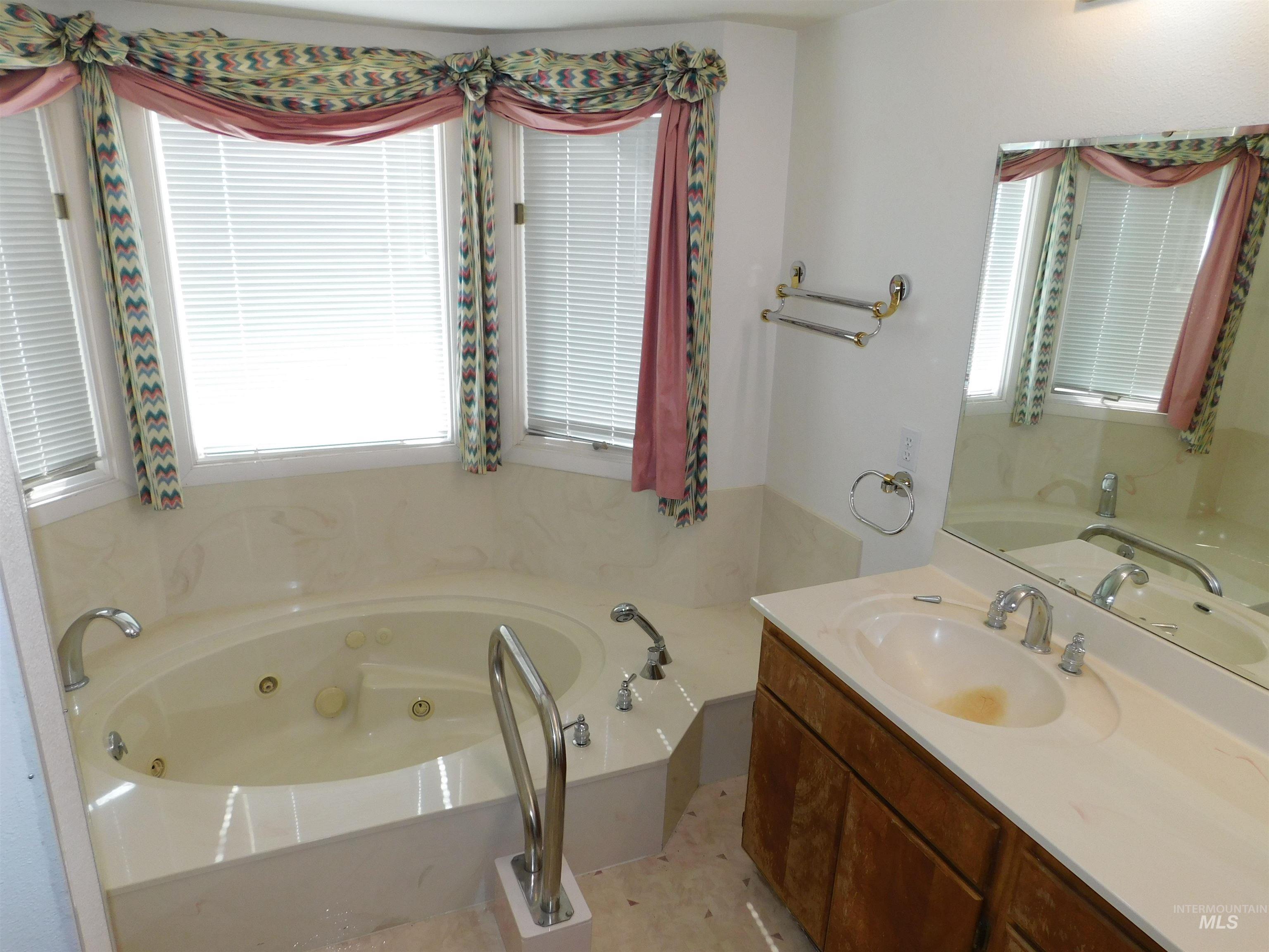 24405 Red Top, Wilder, Idaho 83676, 2 Bedrooms, 1.5 Bathrooms, Farm & Ranch For Sale, Price $2,300,000, 98949565