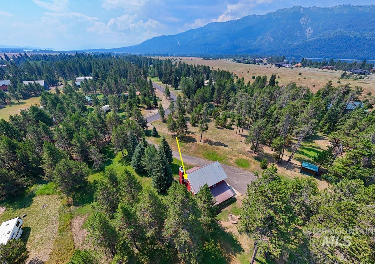 13098 Hillhouse Loop, Donnelly, Idaho 83615, 3 Bedrooms, 3 Bathrooms, Residential For Sale, Price $745,000, 98949586