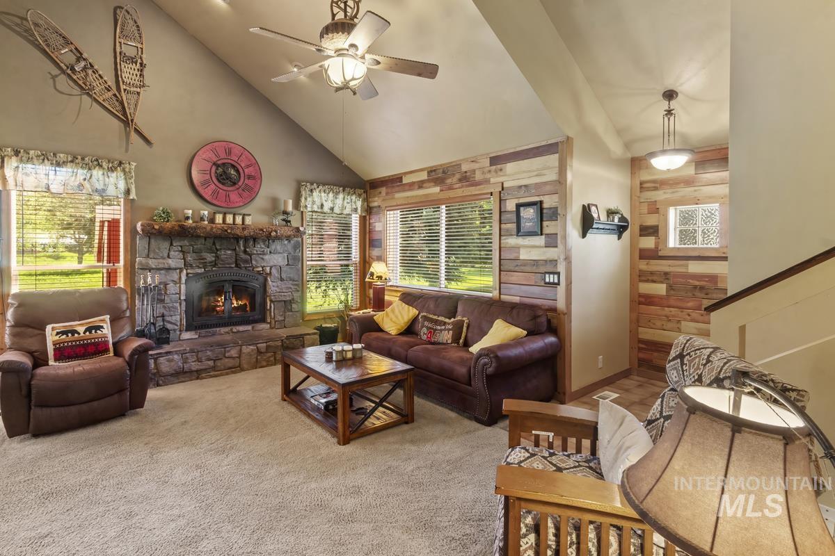 13098 Hillhouse Loop, Donnelly, Idaho 83615, 3 Bedrooms, 3 Bathrooms, Residential For Sale, Price $745,000, 98949586