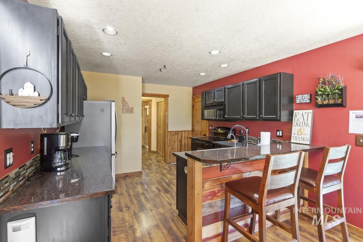 13098 Hillhouse Loop, Donnelly, Idaho 83615, 3 Bedrooms, 3 Bathrooms, Residential For Sale, Price $745,000, 98949586