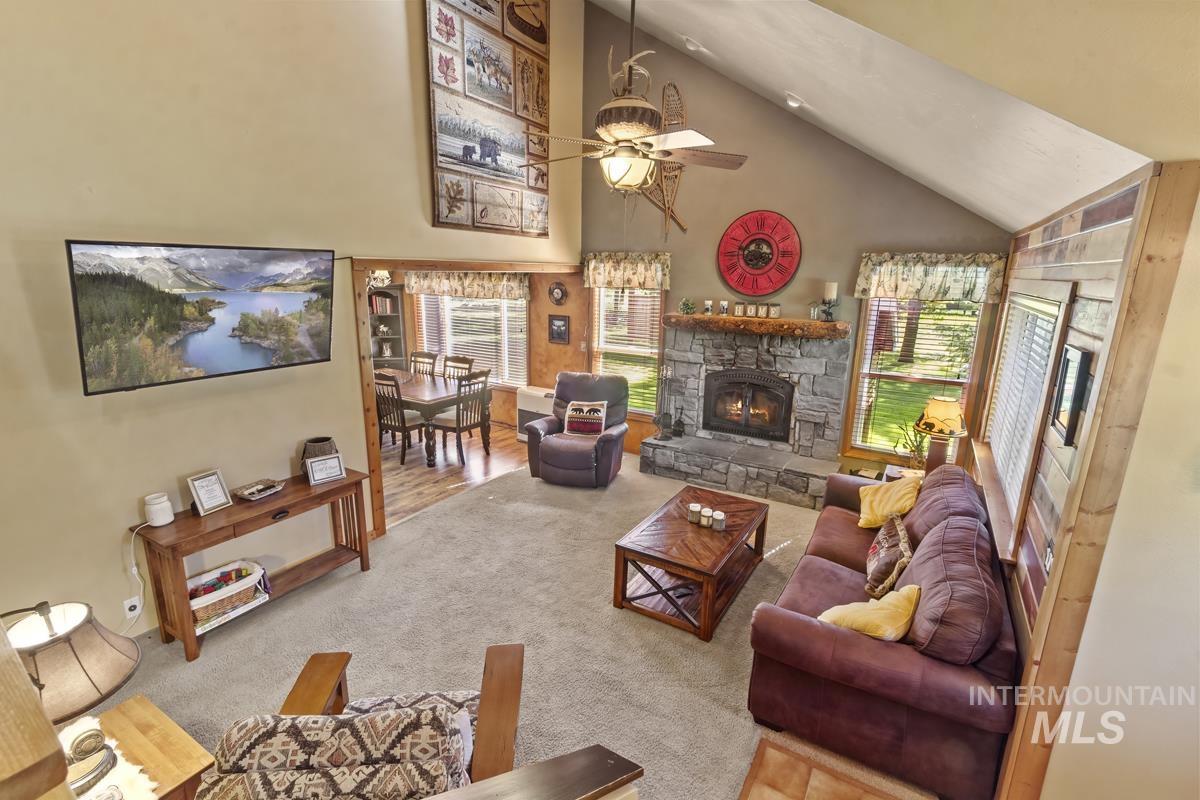 13098 Hillhouse Loop, Donnelly, Idaho 83615, 3 Bedrooms, 3 Bathrooms, Residential For Sale, Price $745,000, 98949586