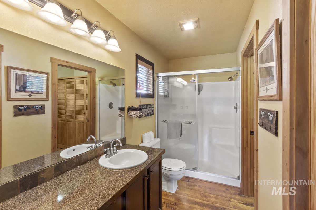 13098 Hillhouse Loop, Donnelly, Idaho 83615, 3 Bedrooms, 3 Bathrooms, Residential For Sale, Price $745,000, 98949586