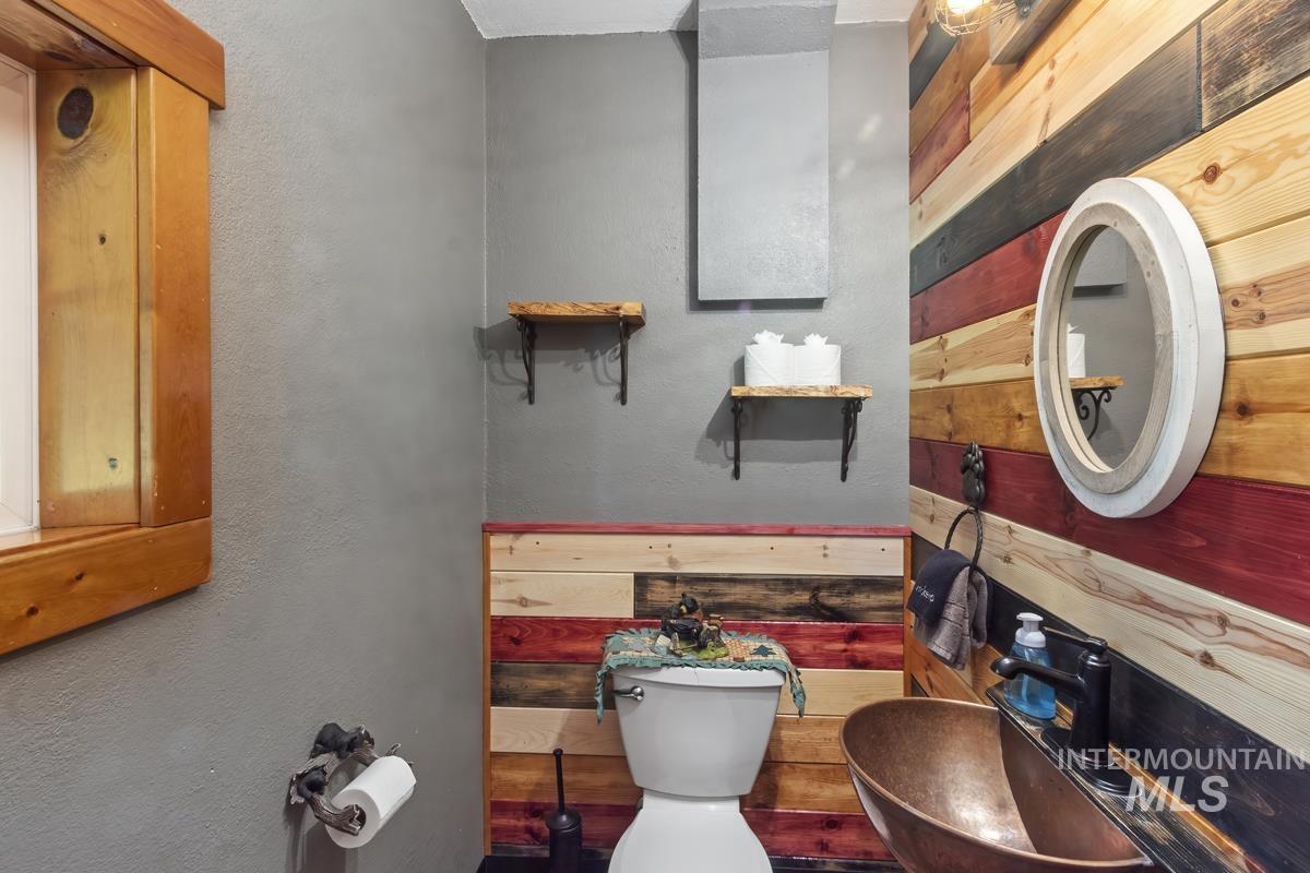 13098 Hillhouse Loop, Donnelly, Idaho 83615, 3 Bedrooms, 3 Bathrooms, Residential For Sale, Price $745,000, 98949586