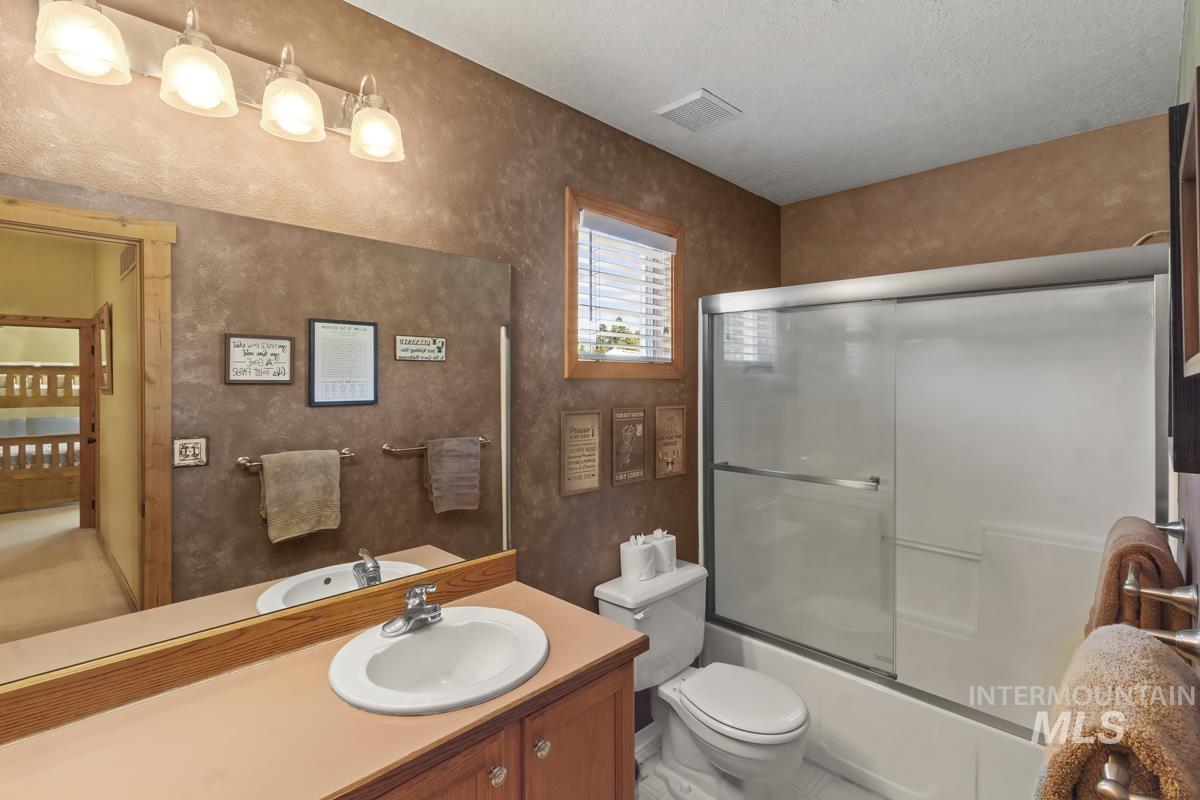 13098 Hillhouse Loop, Donnelly, Idaho 83615, 3 Bedrooms, 3 Bathrooms, Residential For Sale, Price $745,000, 98949586