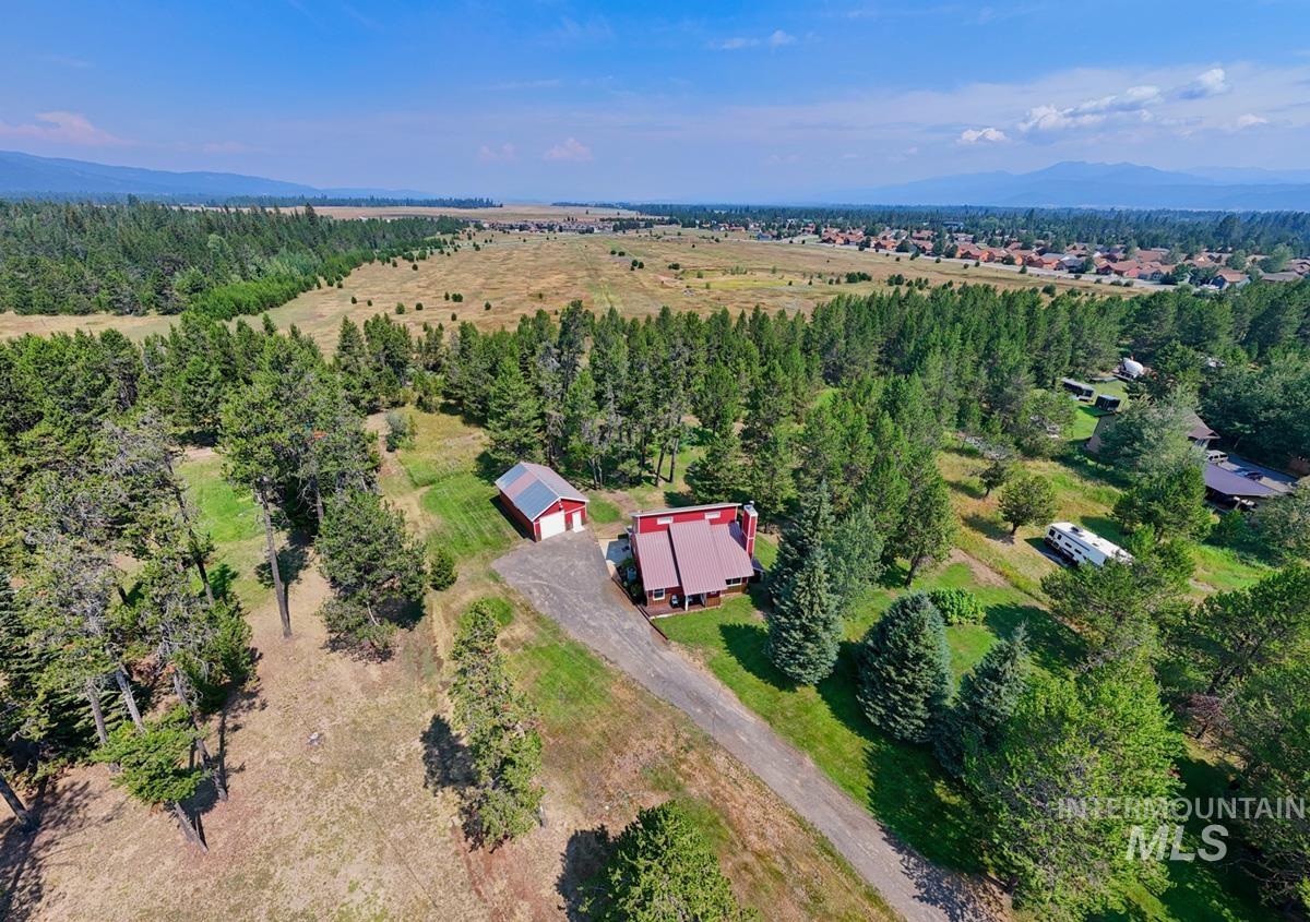 13098 Hillhouse Loop, Donnelly, Idaho 83615, 3 Bedrooms, 3 Bathrooms, Residential For Sale, Price $745,000, 98949586