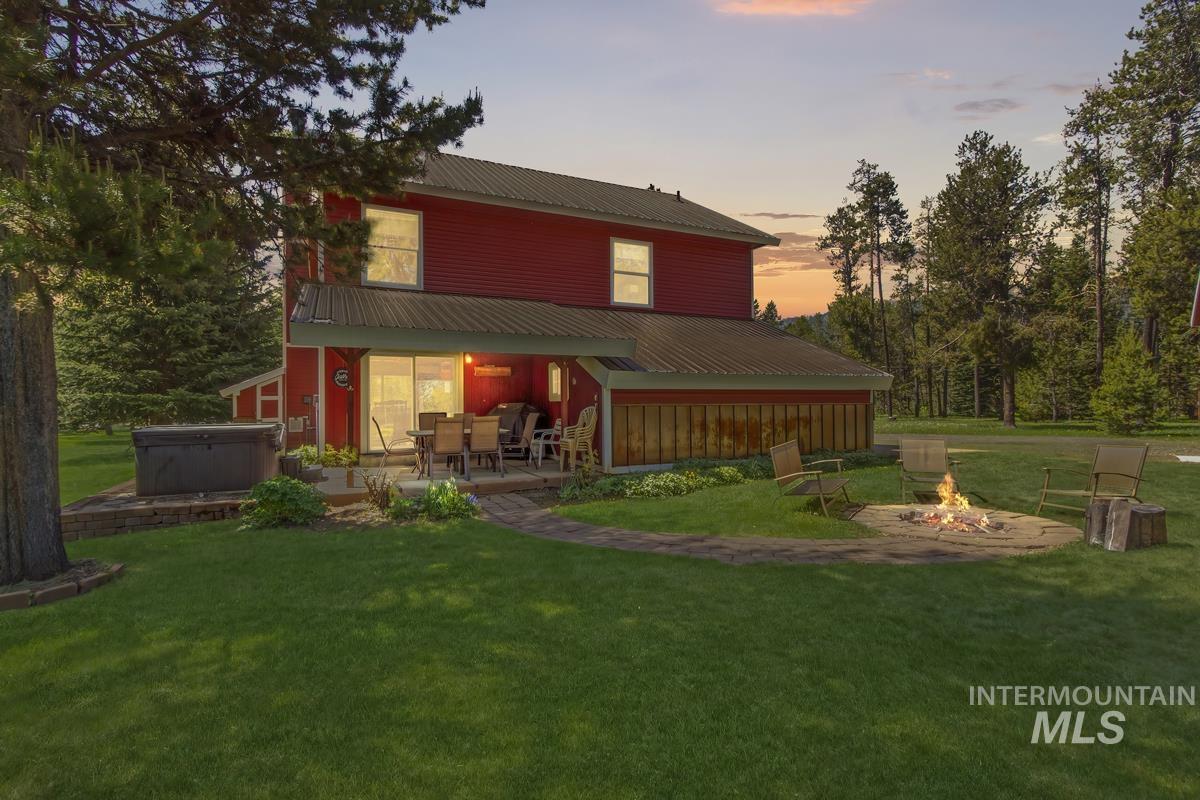 13098 Hillhouse Loop, Donnelly, Idaho 83615, 3 Bedrooms, 3 Bathrooms, Residential For Sale, Price $745,000, 98949586