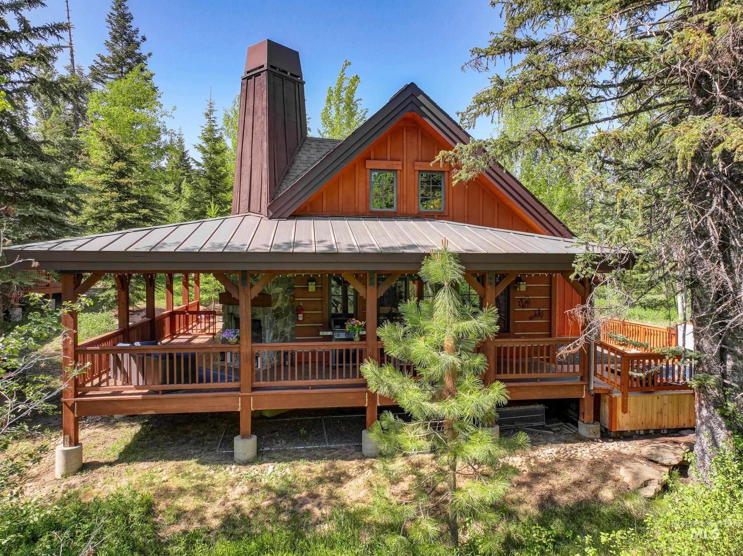 131 Twin Creeks Court, Donnelly, Idaho 83615, 3 Bedrooms, 3 Bathrooms, Residential For Sale, Price $1,695,000, 98949593