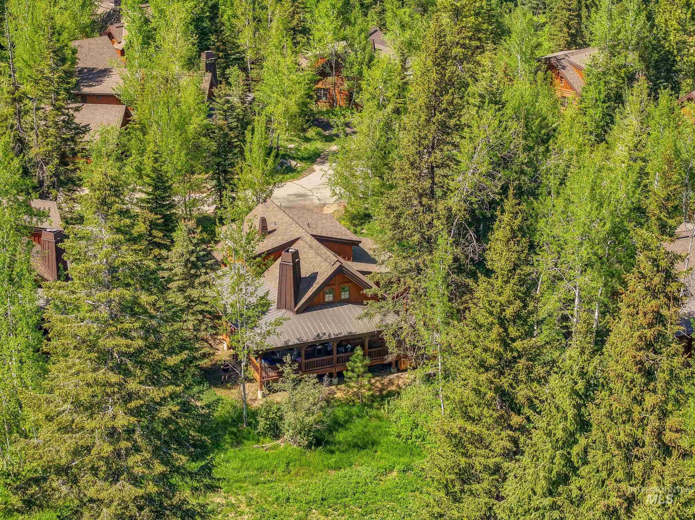 131 Twin Creeks Court, Donnelly, Idaho 83615, 3 Bedrooms, 3 Bathrooms, Residential For Sale, Price $1,695,000, 98949593