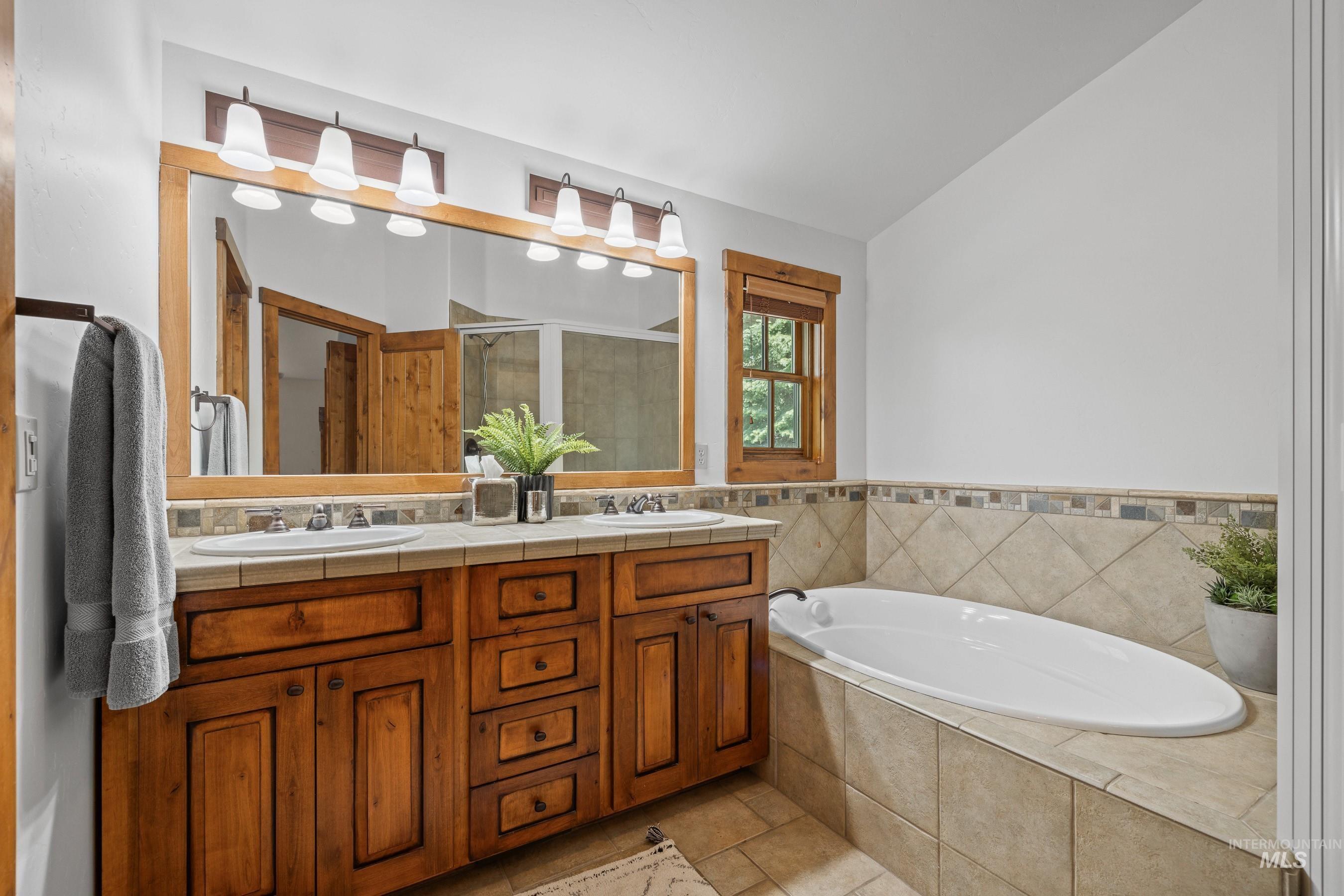 131 Twin Creeks Court, Donnelly, Idaho 83615, 3 Bedrooms, 3 Bathrooms, Residential For Sale, Price $1,695,000, 98949593