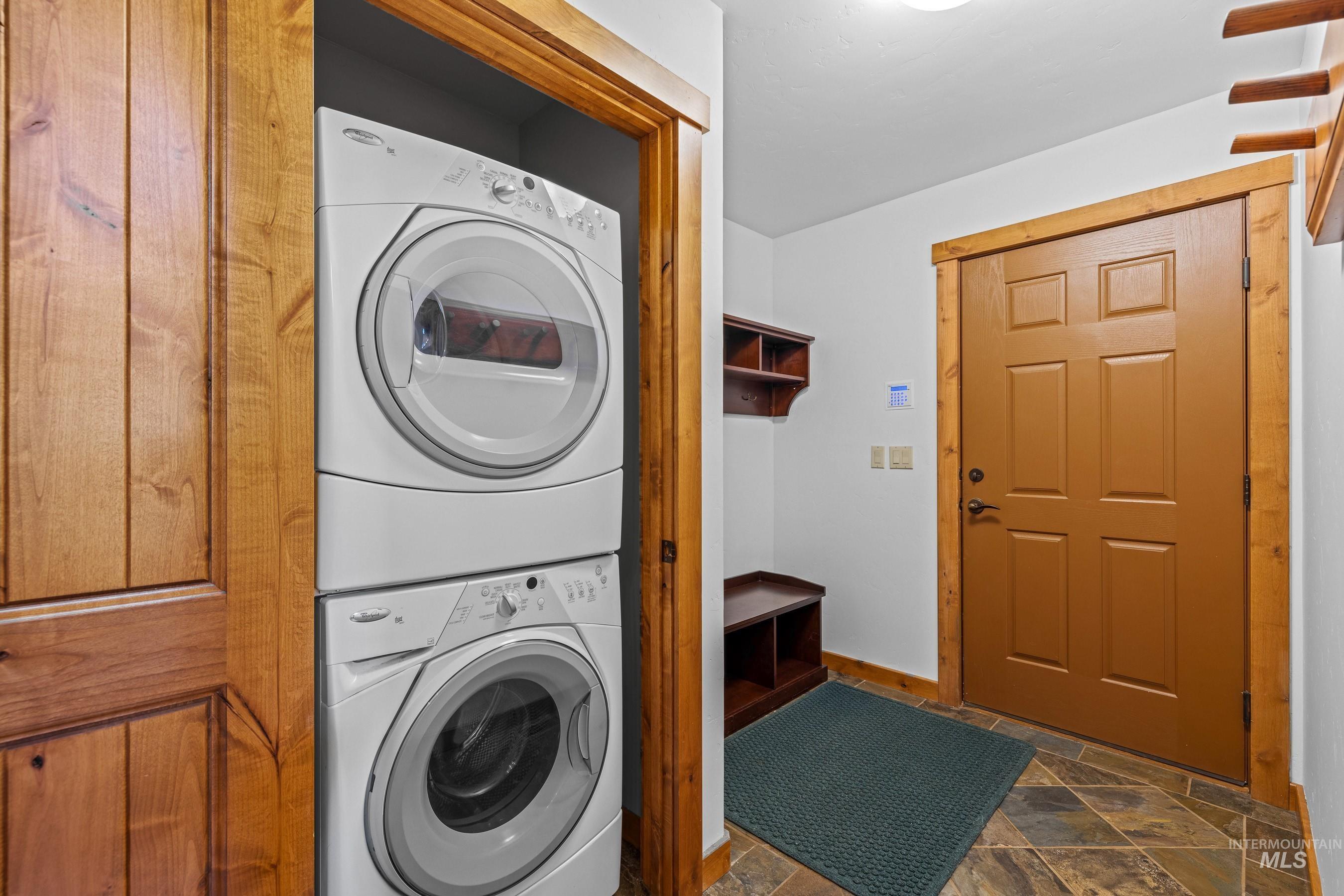 131 Twin Creeks Court, Donnelly, Idaho 83615, 3 Bedrooms, 3 Bathrooms, Residential For Sale, Price $1,695,000, 98949593