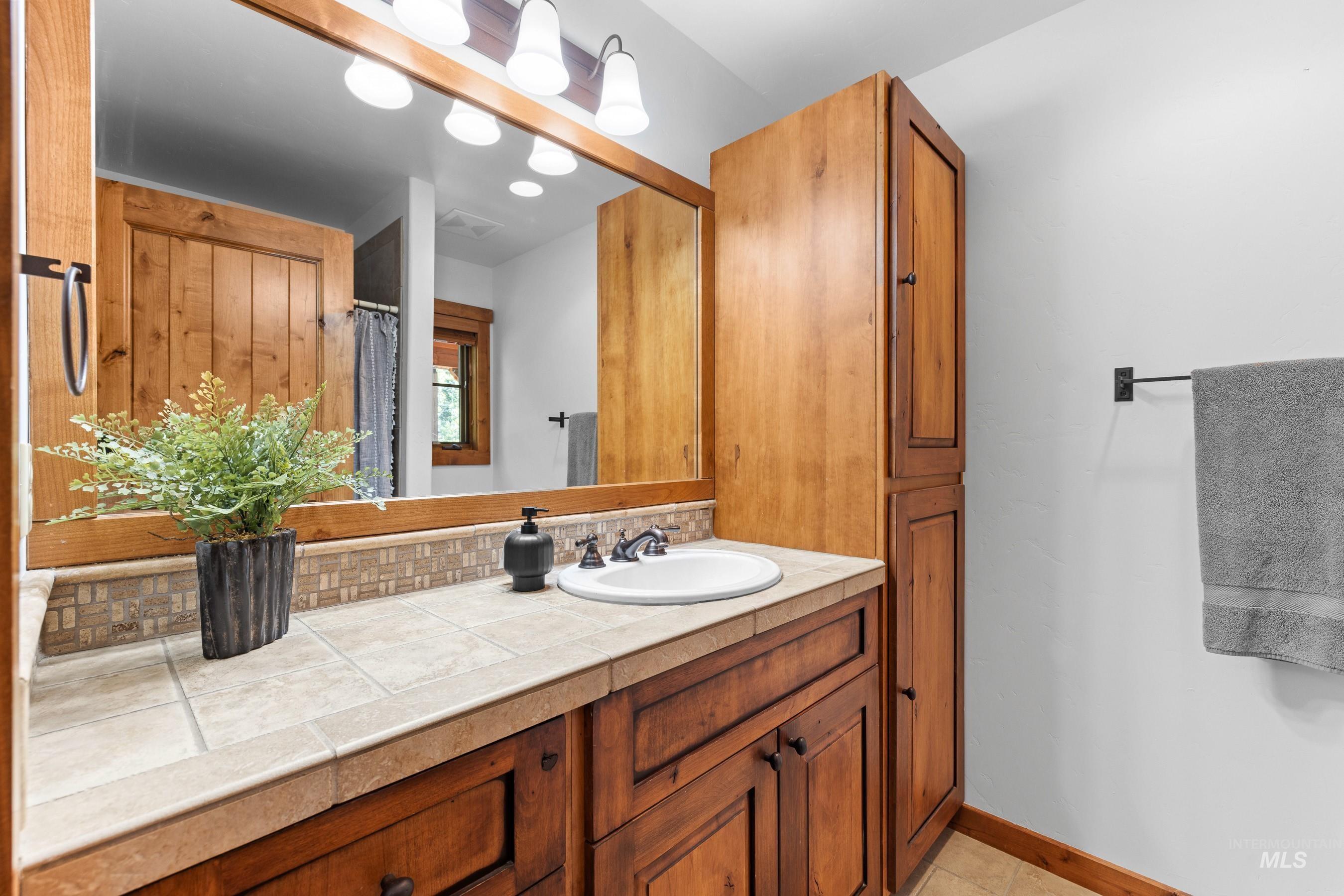 131 Twin Creeks Court, Donnelly, Idaho 83615, 3 Bedrooms, 3 Bathrooms, Residential For Sale, Price $1,695,000, 98949593