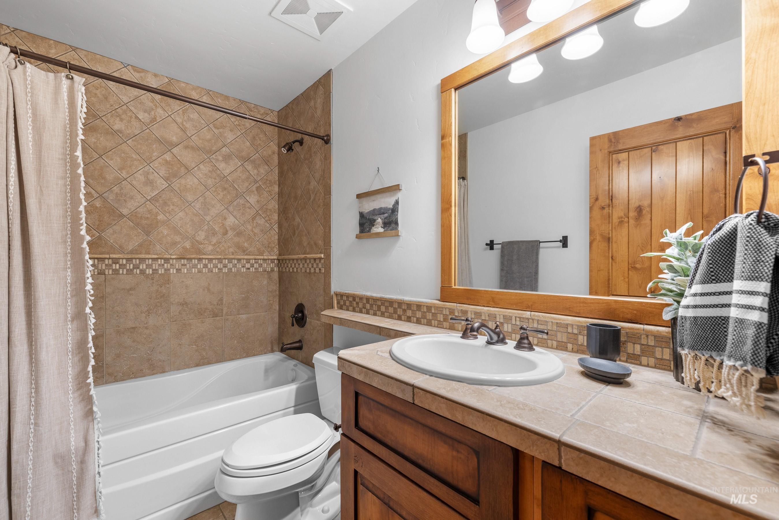 131 Twin Creeks Court, Donnelly, Idaho 83615, 3 Bedrooms, 3 Bathrooms, Residential For Sale, Price $1,695,000, 98949593