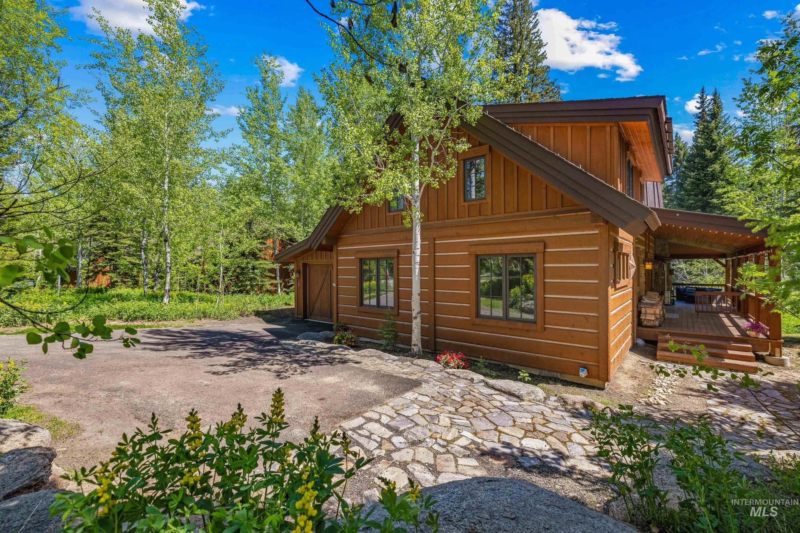 131 Twin Creeks Court, Donnelly, Idaho 83615, 3 Bedrooms, 3 Bathrooms, Residential For Sale, Price $1,695,000, 98949593