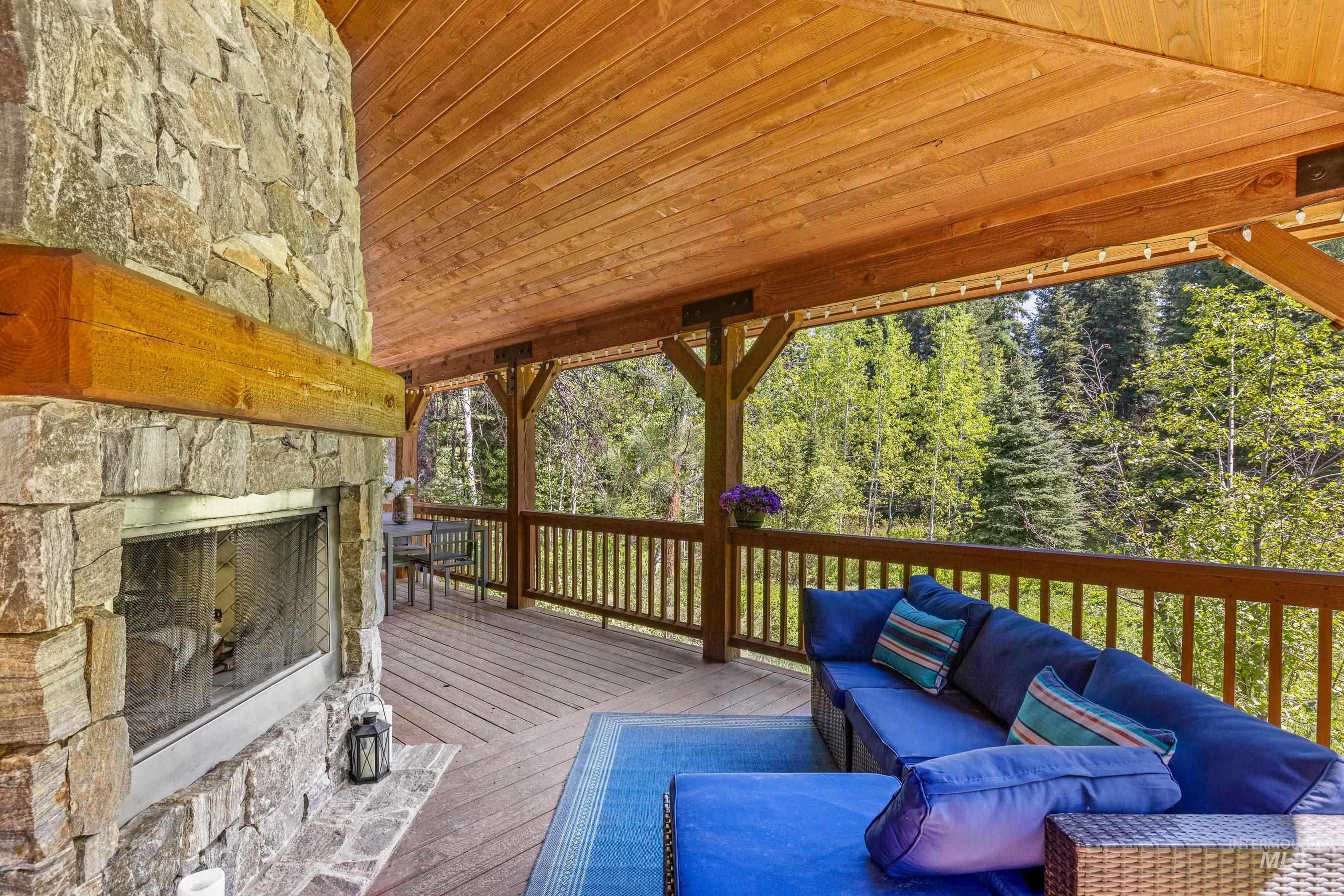 131 Twin Creeks Court, Donnelly, Idaho 83615, 3 Bedrooms, 3 Bathrooms, Residential For Sale, Price $1,695,000, 98949593