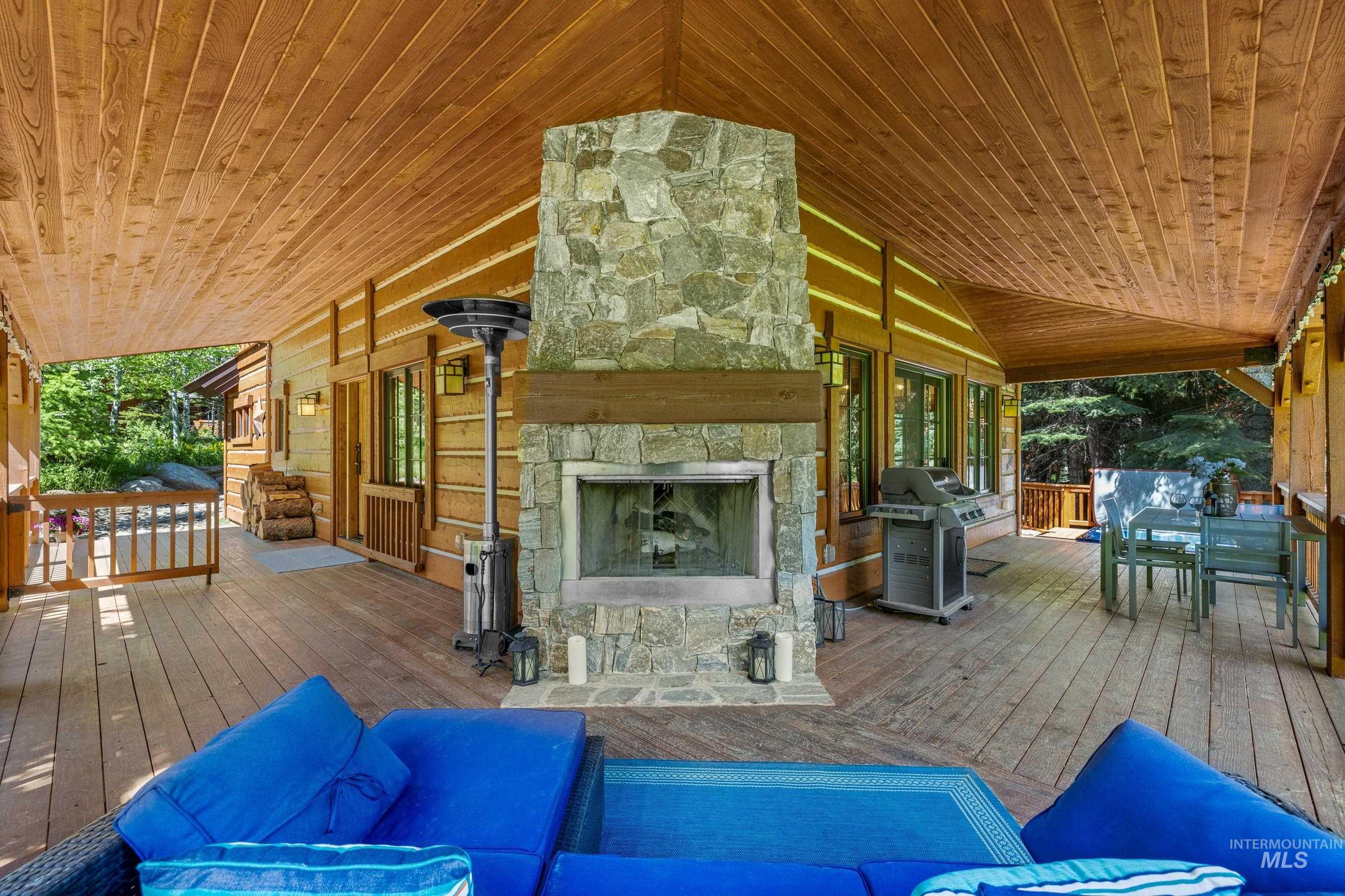 131 Twin Creeks Court, Donnelly, Idaho 83615, 3 Bedrooms, 3 Bathrooms, Residential For Sale, Price $1,695,000, 98949593