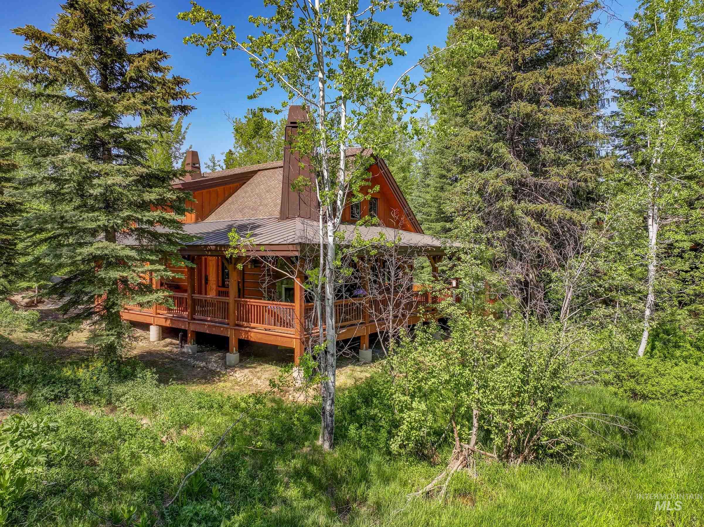 131 Twin Creeks Court, Donnelly, Idaho 83615, 3 Bedrooms, 3 Bathrooms, Residential For Sale, Price $1,695,000, 98949593