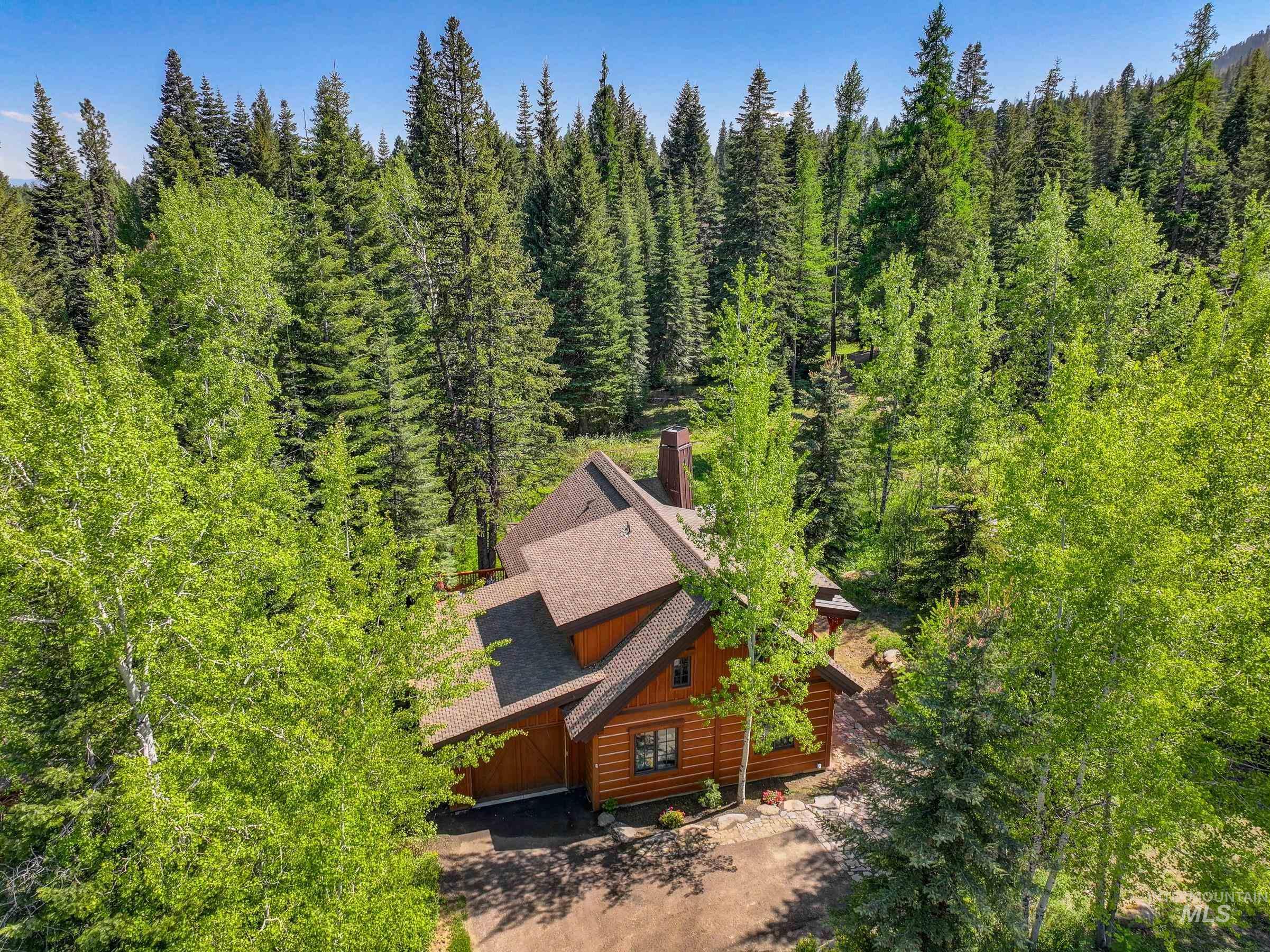 131 Twin Creeks Court, Donnelly, Idaho 83615, 3 Bedrooms, 3 Bathrooms, Residential For Sale, Price $1,695,000, 98949593