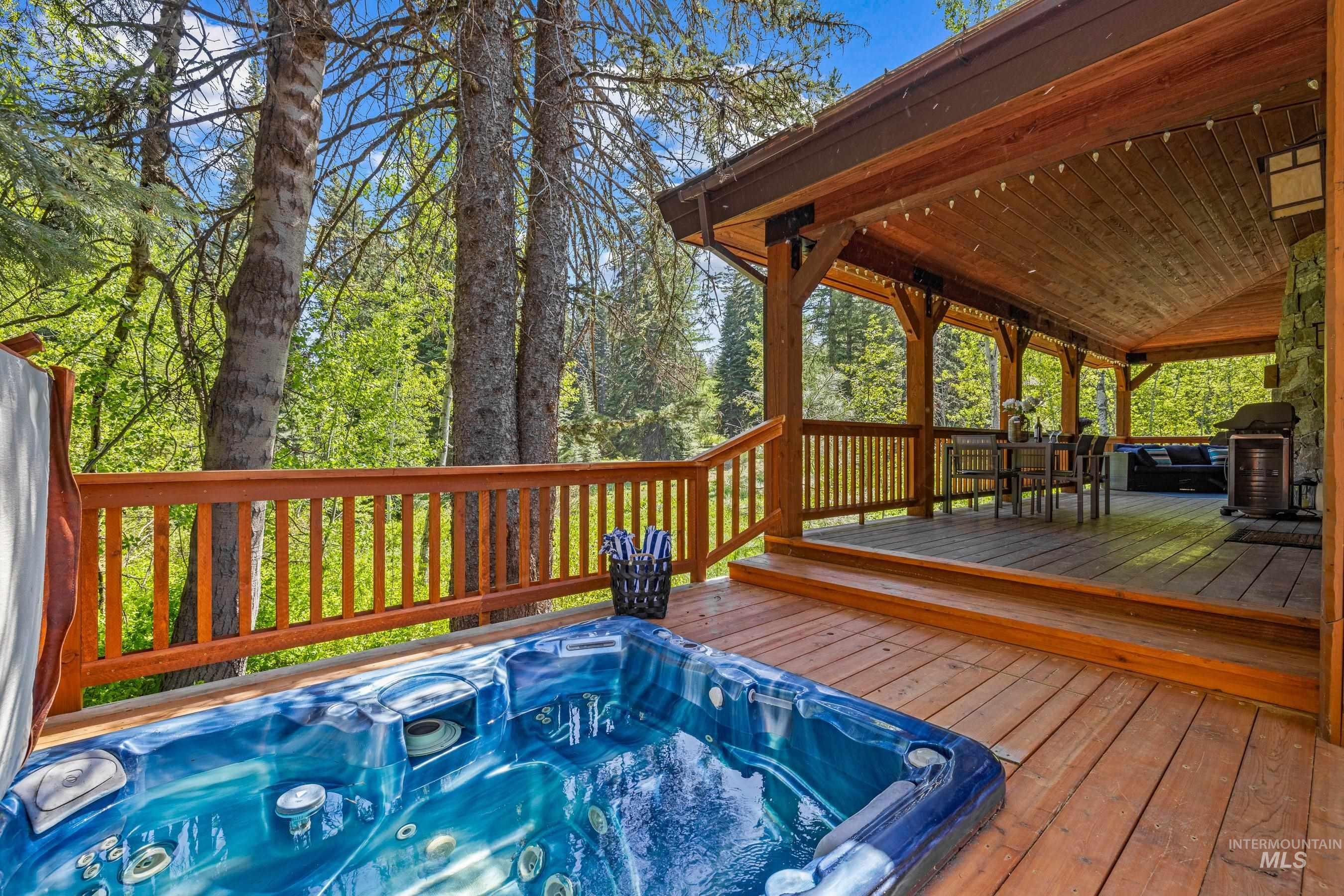 131 Twin Creeks Court, Donnelly, Idaho 83615, 3 Bedrooms, 3 Bathrooms, Residential For Sale, Price $1,695,000, 98949593