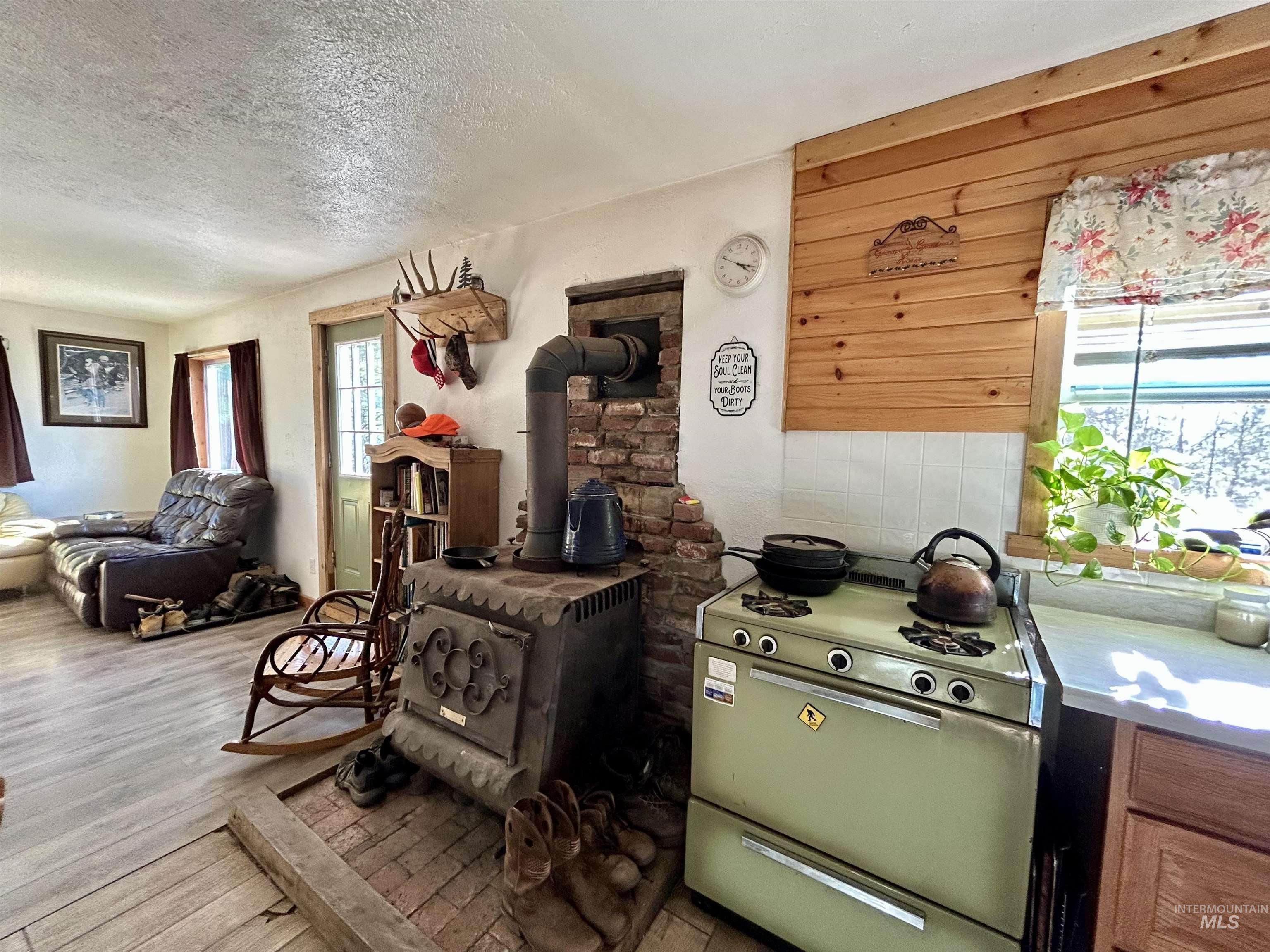 1510 Summitview Dr, Orofino, Idaho 83544, 2 Bedrooms, 1 Bathroom, Residential For Sale, Price $259,900, 98949614