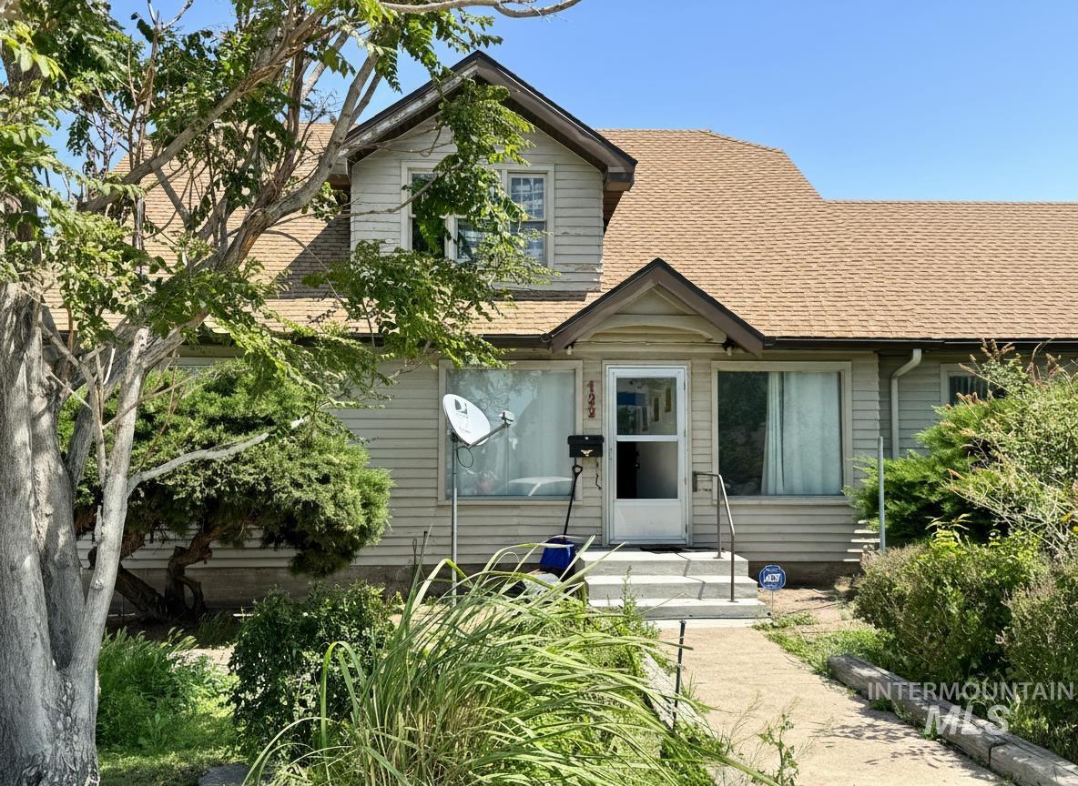 120 9th Avenue North, Buhl, Idaho 83316, 3 Bedrooms, 0.5 Bathroom, Residential Income For Sale, Price $300,000, 98949667