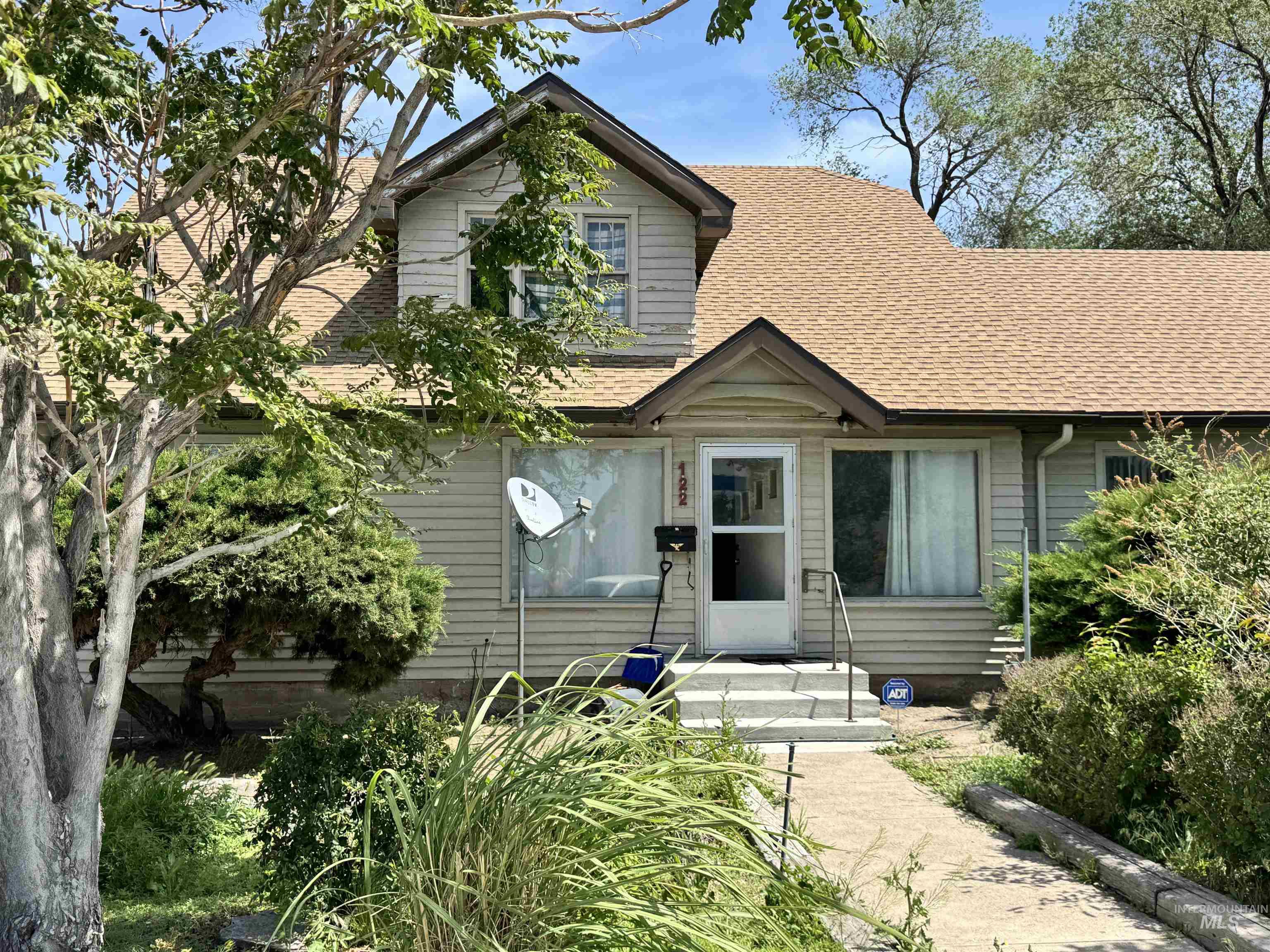 120 9th Avenue North, Buhl, Idaho 83316, 3 Bedrooms, 0.5 Bathroom, Residential Income For Sale, Price $300,000, 98949667