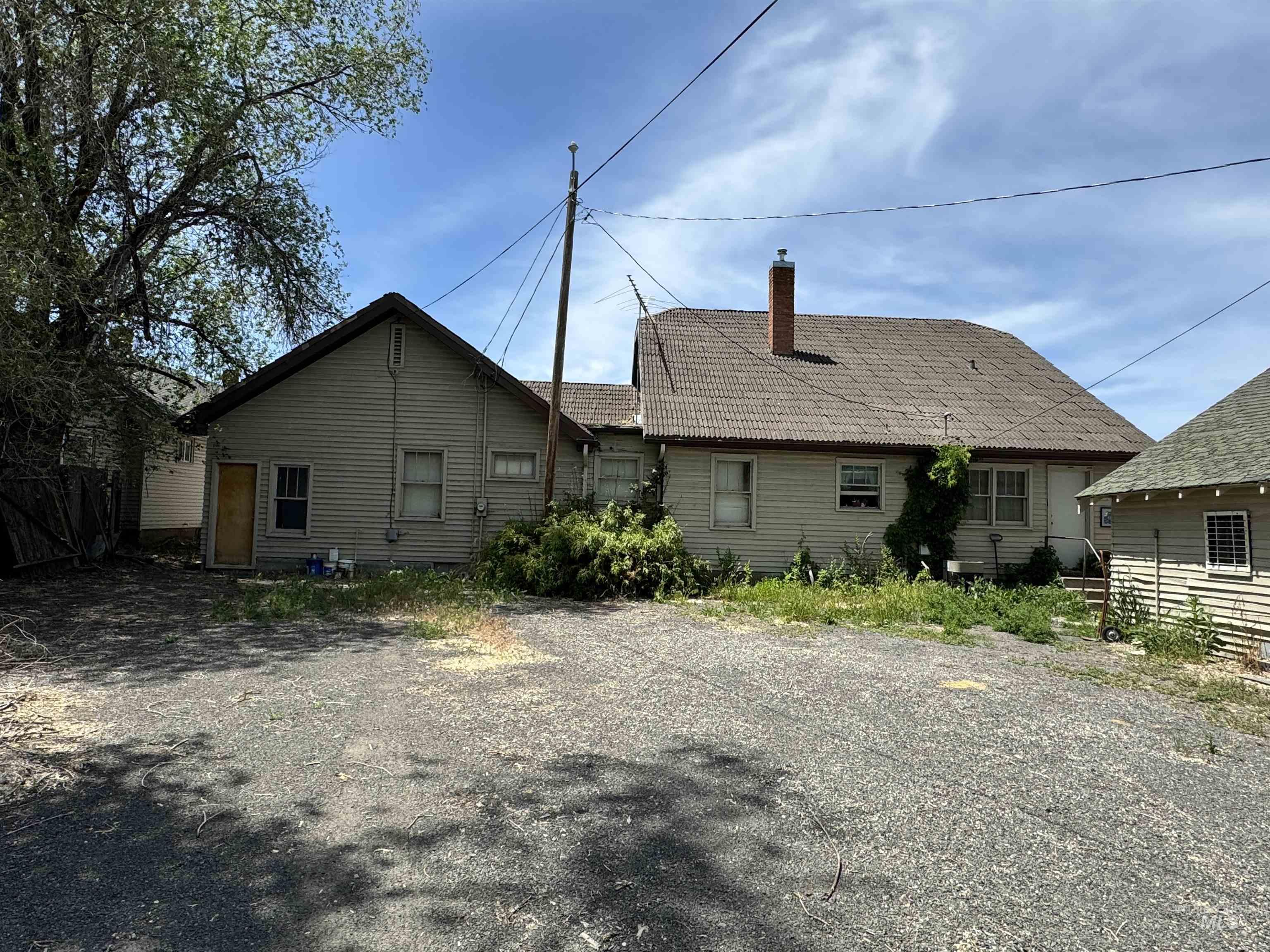120 9th Avenue North, Buhl, Idaho 83316, 3 Bedrooms, 0.5 Bathroom, Residential Income For Sale, Price $300,000, 98949667