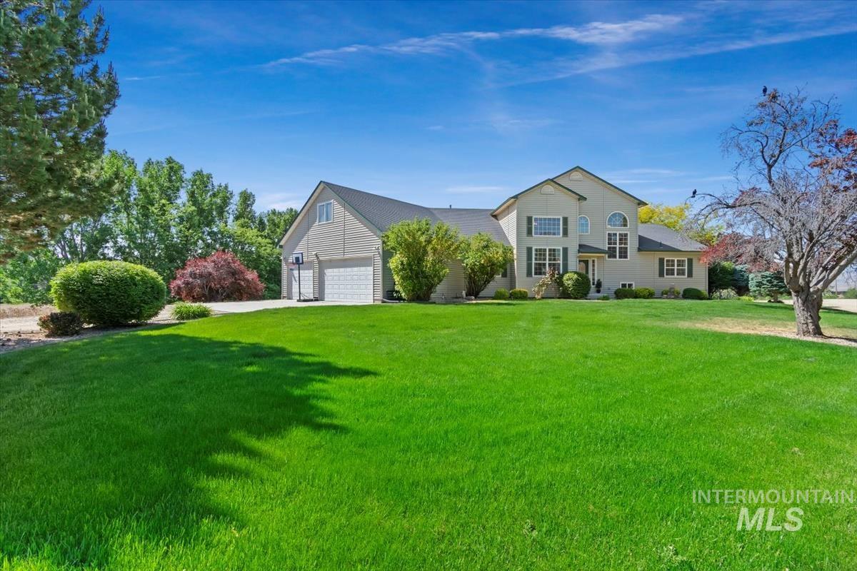 408 Hill RD S, Melba, Idaho 83641, 5 Bedrooms, 3.5 Bathrooms, Residential For Sale, Price $959,900, 98949700