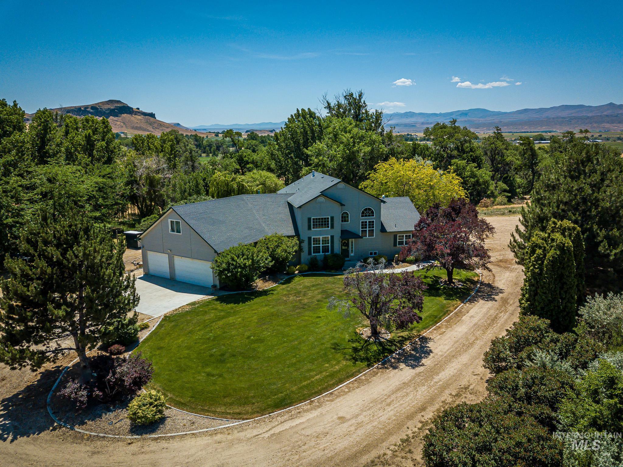 408 Hill RD S, Melba, Idaho 83641, 5 Bedrooms, 3.5 Bathrooms, Residential For Sale, Price $959,900, 98949700
