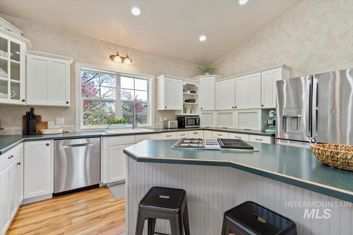 408 Hill RD S, Melba, Idaho 83641, 5 Bedrooms, 3.5 Bathrooms, Residential For Sale, Price $959,900, 98949700