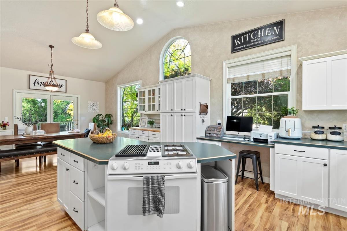 408 Hill RD S, Melba, Idaho 83641, 5 Bedrooms, 3.5 Bathrooms, Residential For Sale, Price $959,900, 98949700