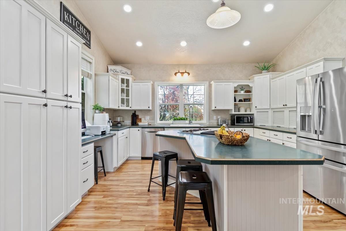 408 Hill RD S, Melba, Idaho 83641, 5 Bedrooms, 3.5 Bathrooms, Residential For Sale, Price $959,900, 98949700