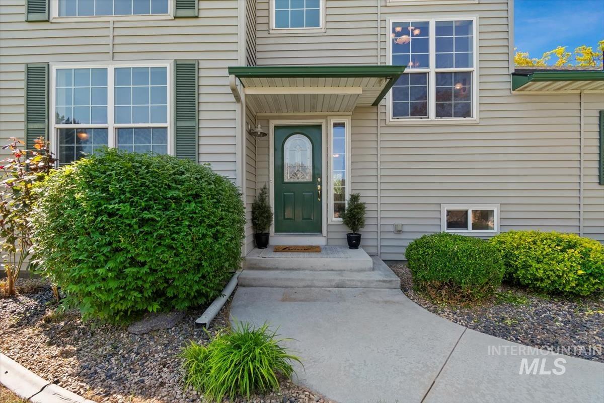 408 Hill RD S, Melba, Idaho 83641, 5 Bedrooms, 3.5 Bathrooms, Residential For Sale, Price $959,900, 98949700