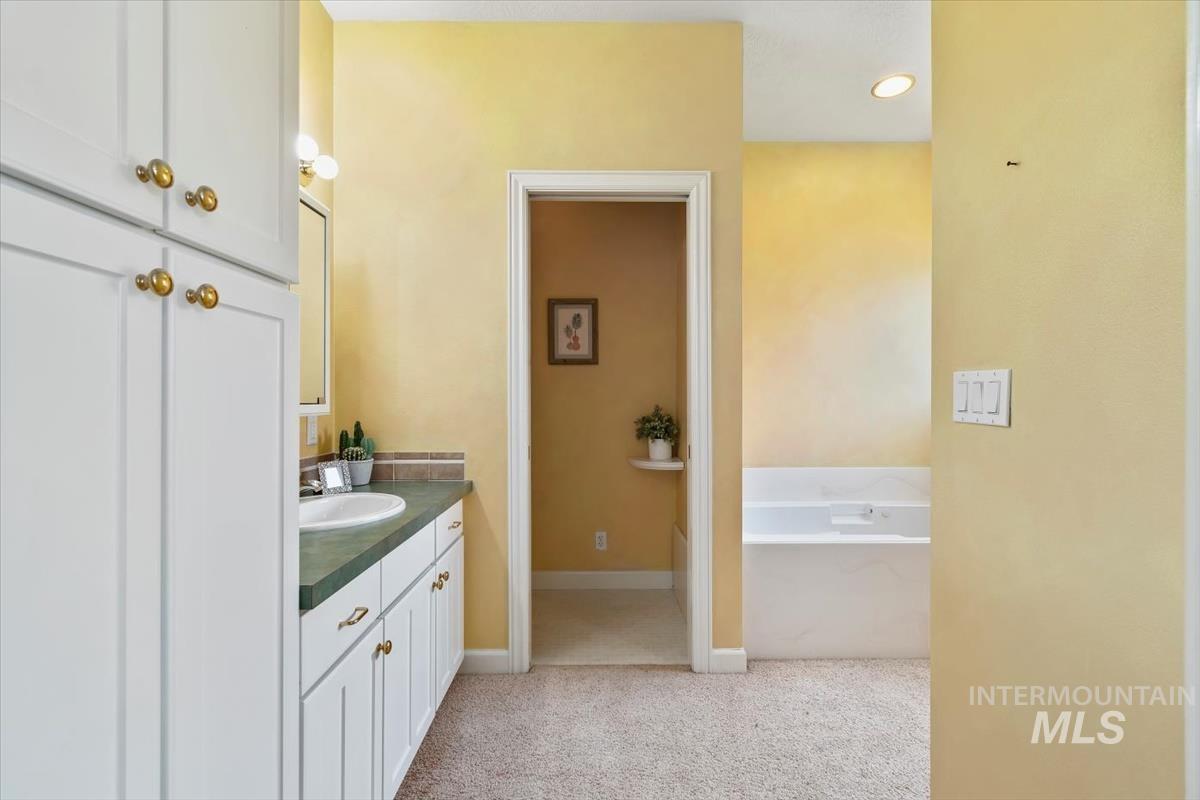 408 Hill RD S, Melba, Idaho 83641, 5 Bedrooms, 3.5 Bathrooms, Residential For Sale, Price $959,900, 98949700