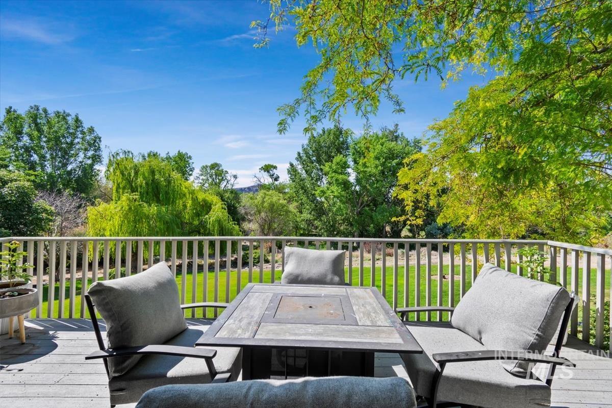 408 Hill RD S, Melba, Idaho 83641, 5 Bedrooms, 3.5 Bathrooms, Residential For Sale, Price $959,900, 98949700