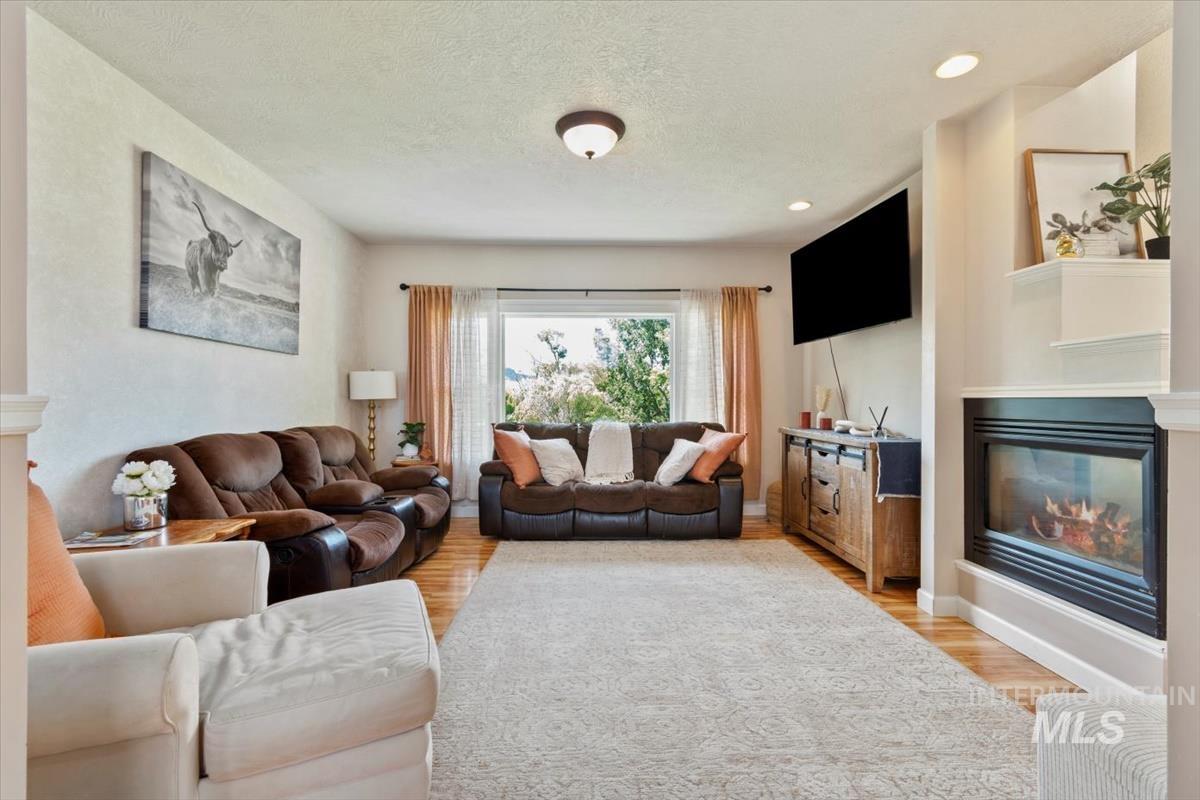 408 Hill RD S, Melba, Idaho 83641, 5 Bedrooms, 3.5 Bathrooms, Residential For Sale, Price $959,900, 98949700