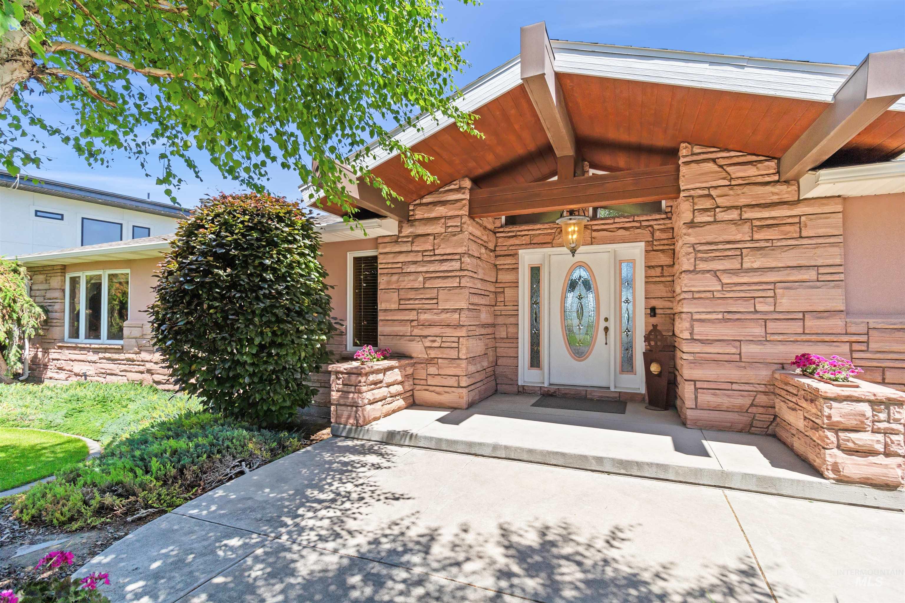 15 Van Engelen Rd, Burley, Idaho 83318-5445, 4 Bedrooms, 4 Bathrooms, Residential For Sale, Price $990,000, 98949818