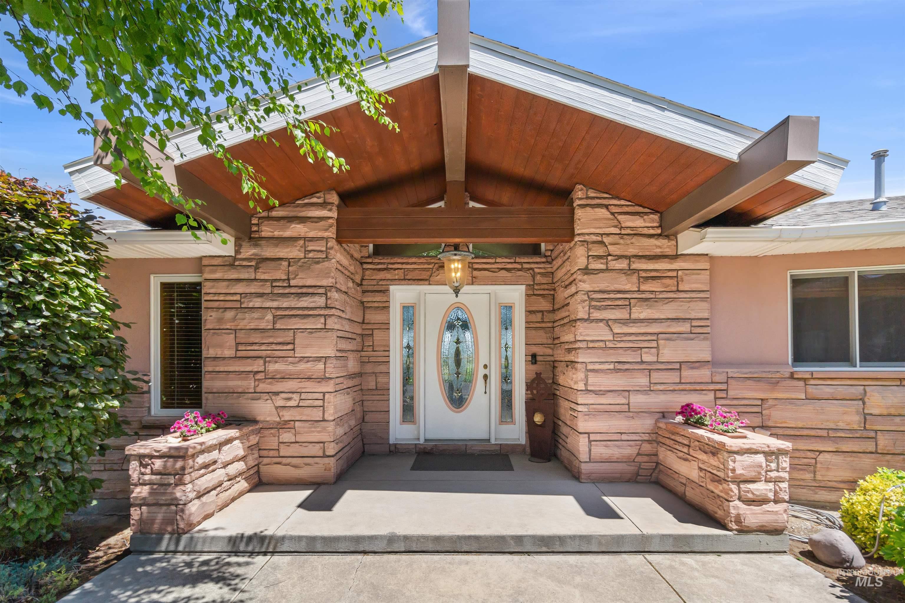 15 Van Engelen Rd, Burley, Idaho 83318-5445, 4 Bedrooms, 4 Bathrooms, Residential For Sale, Price $990,000, 98949818