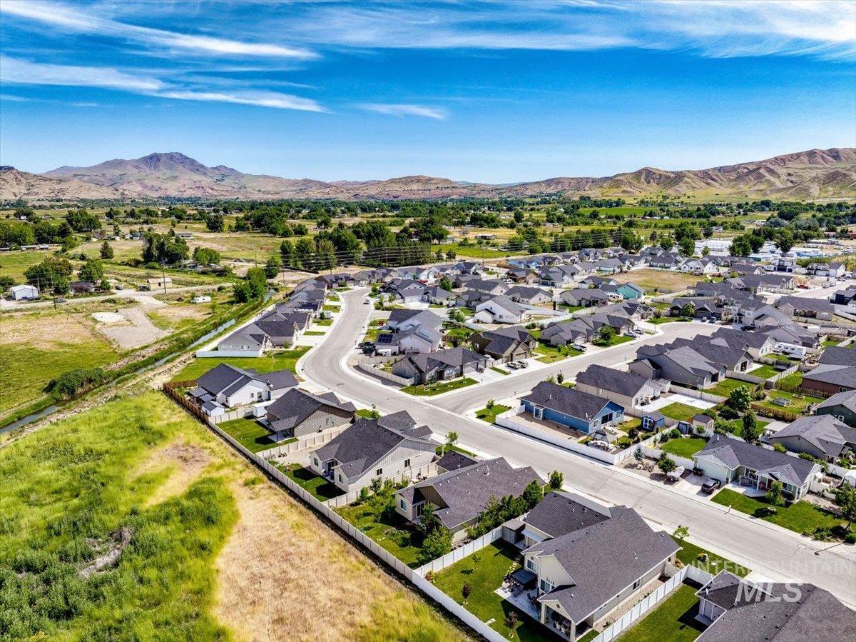 2510 Duchess Trail, Emmett, Idaho 83617, 3 Bedrooms, 2 Bathrooms, Residential For Sale, Price $431,000, 98949846