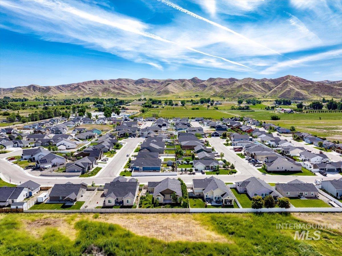 2510 Duchess Trail, Emmett, Idaho 83617, 3 Bedrooms, 2 Bathrooms, Residential For Sale, Price $431,000, 98949846