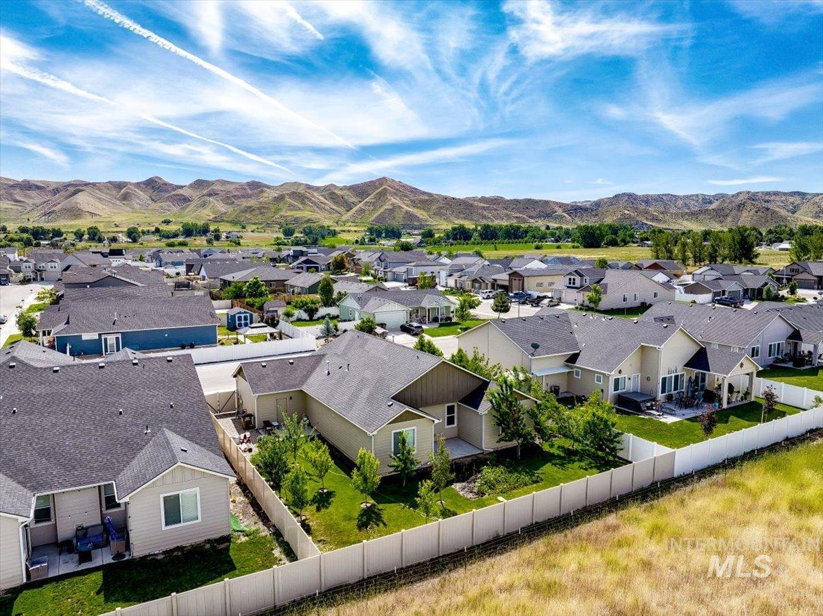 2510 Duchess Trail, Emmett, Idaho 83617, 3 Bedrooms, 2 Bathrooms, Residential For Sale, Price $431,000, 98949846