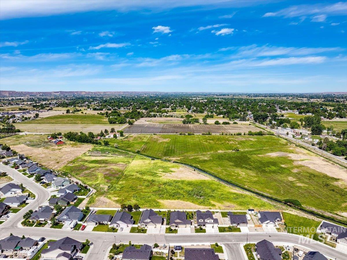 2510 Duchess Trail, Emmett, Idaho 83617, 3 Bedrooms, 2 Bathrooms, Residential For Sale, Price $431,000, 98949846