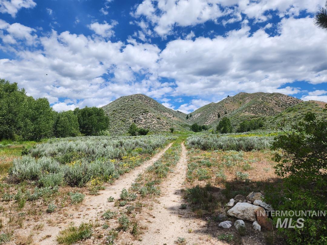 4942 E Baumgartner Rd, Featherville, Idaho 83647, 3 Bedrooms, 3 Bathrooms, Residential For Sale, Price $812,500, 98949850