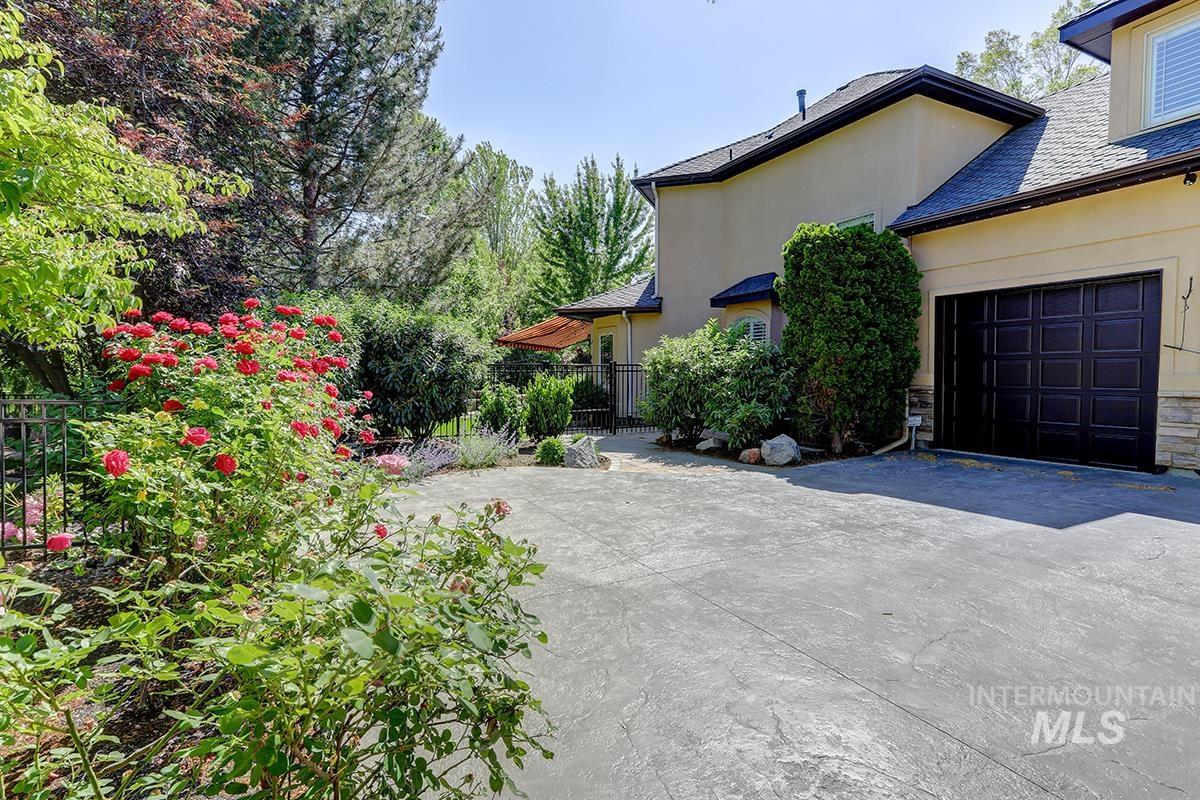 1049 E Riversong Dr., Eagle, Idaho 83616, 4 Bedrooms, 3.5 Bathrooms, Residential For Sale, Price $1,875,000, 98949858