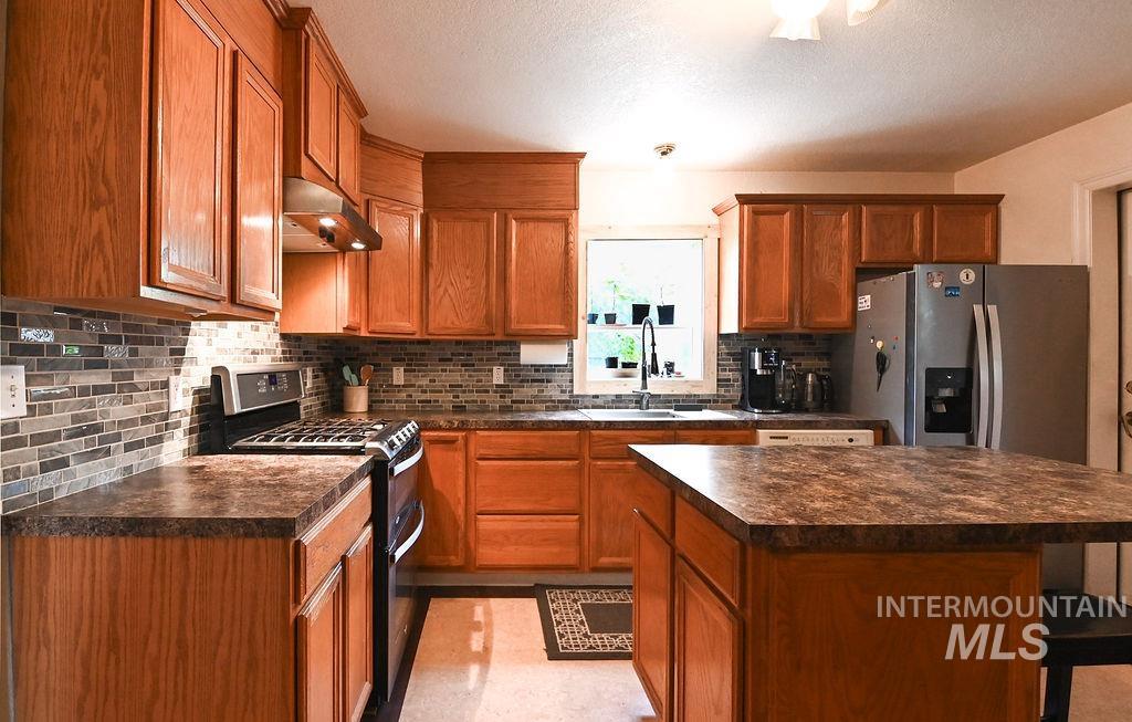 221 N Union St, Star, Idaho 83669, 3 Bedrooms, 2 Bathrooms, Residential For Sale, Price $799,900, 98949871