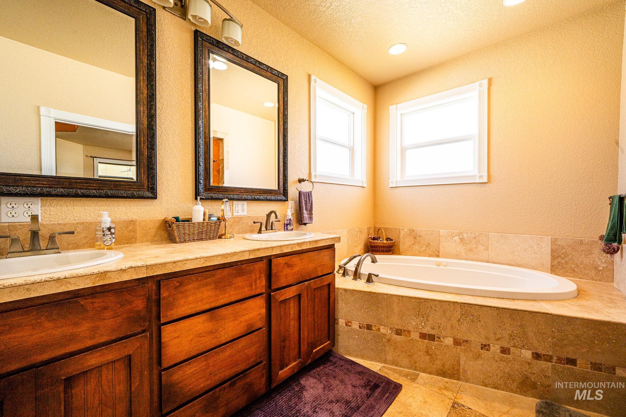 201 E South 10th Street, Grangeville, Idaho 83530, 3 Bedrooms, 2 Bathrooms, Residential For Sale, Price $498,000, 98949877