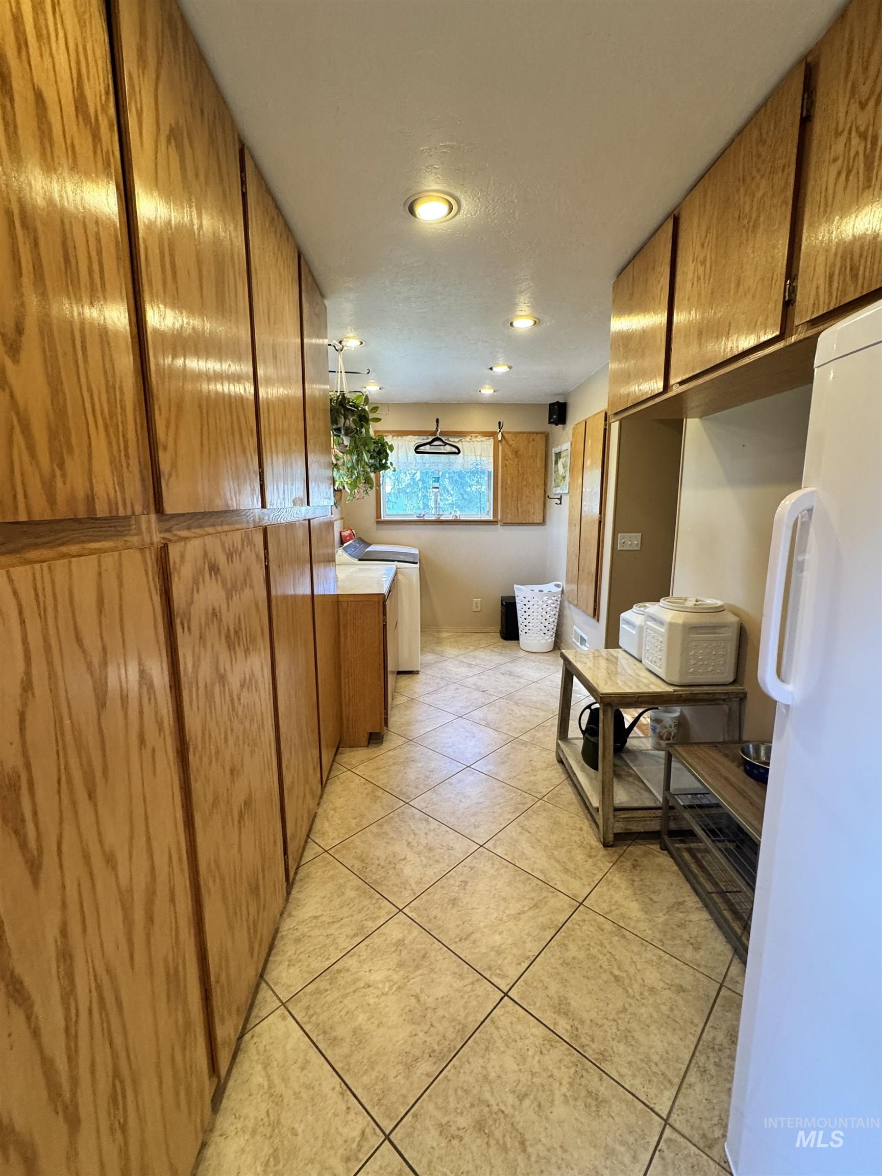 522 North Apple Street, Shoshone, Idaho 83352, 5 Bedrooms, 3 Bathrooms, Residential For Sale, Price $434,900, 98949907