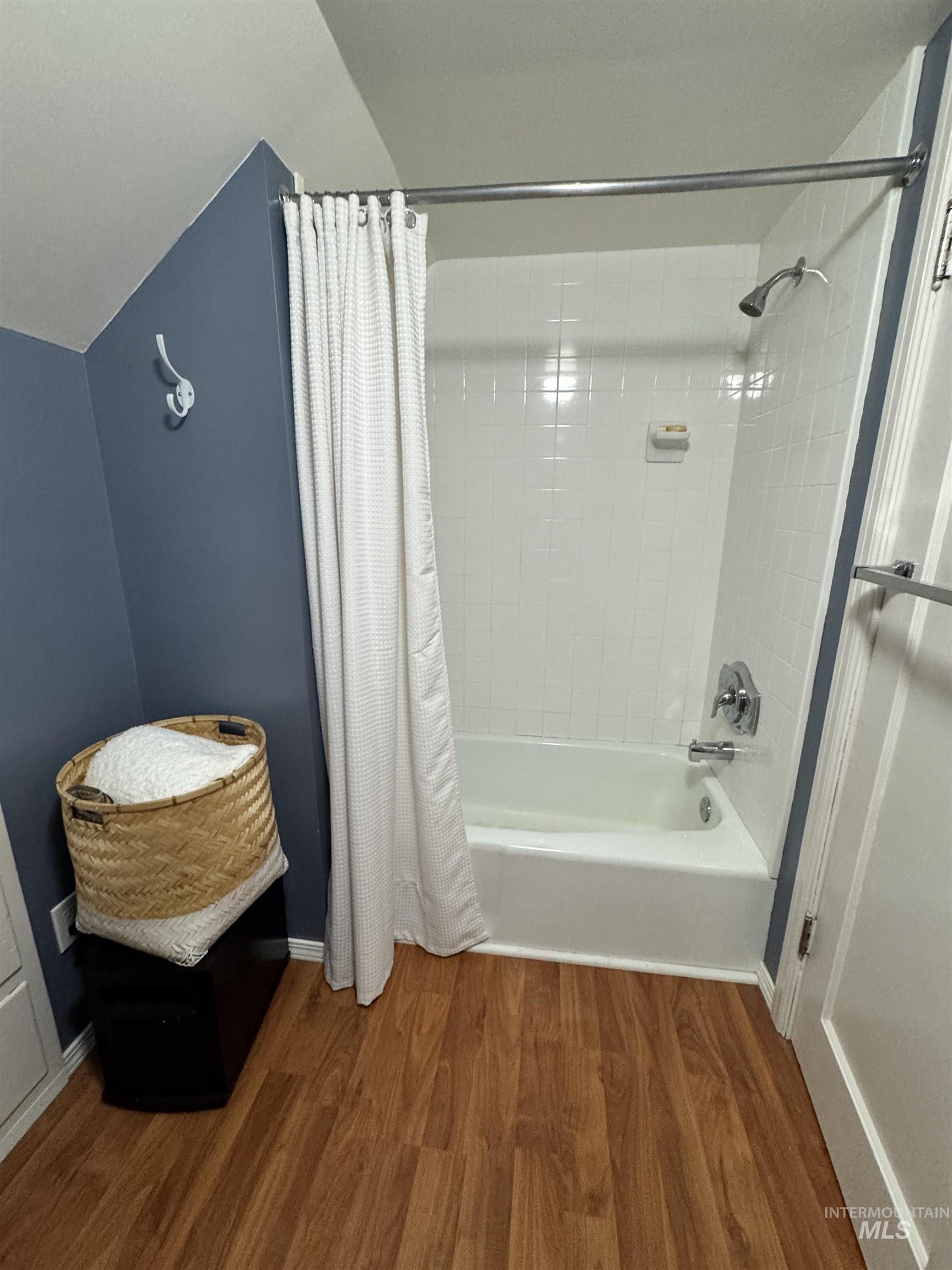 522 North Apple Street, Shoshone, Idaho 83352, 5 Bedrooms, 3 Bathrooms, Residential For Sale, Price $434,900, 98949907