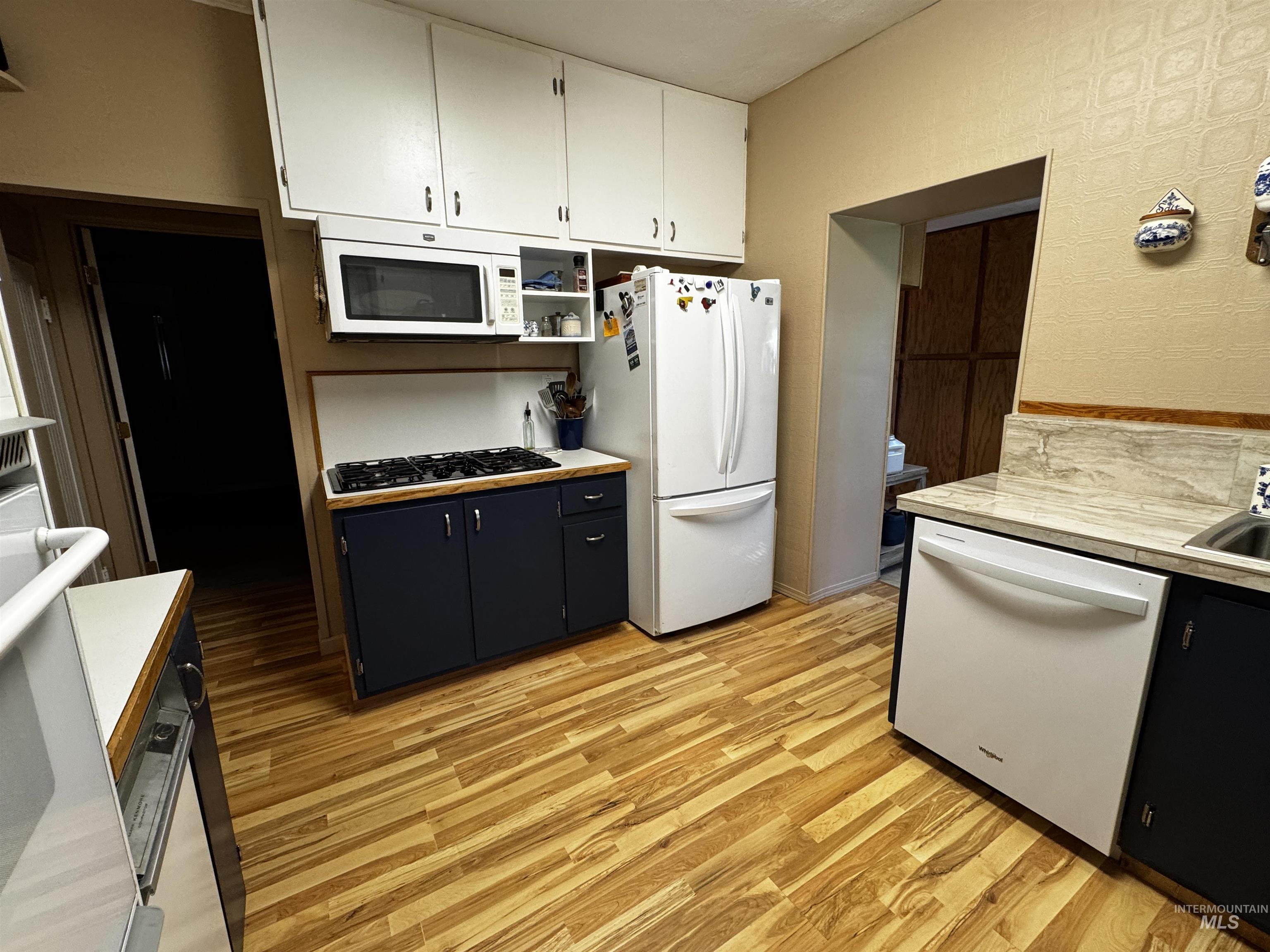 522 North Apple Street, Shoshone, Idaho 83352, 5 Bedrooms, 3 Bathrooms, Residential For Sale, Price $434,900, 98949907