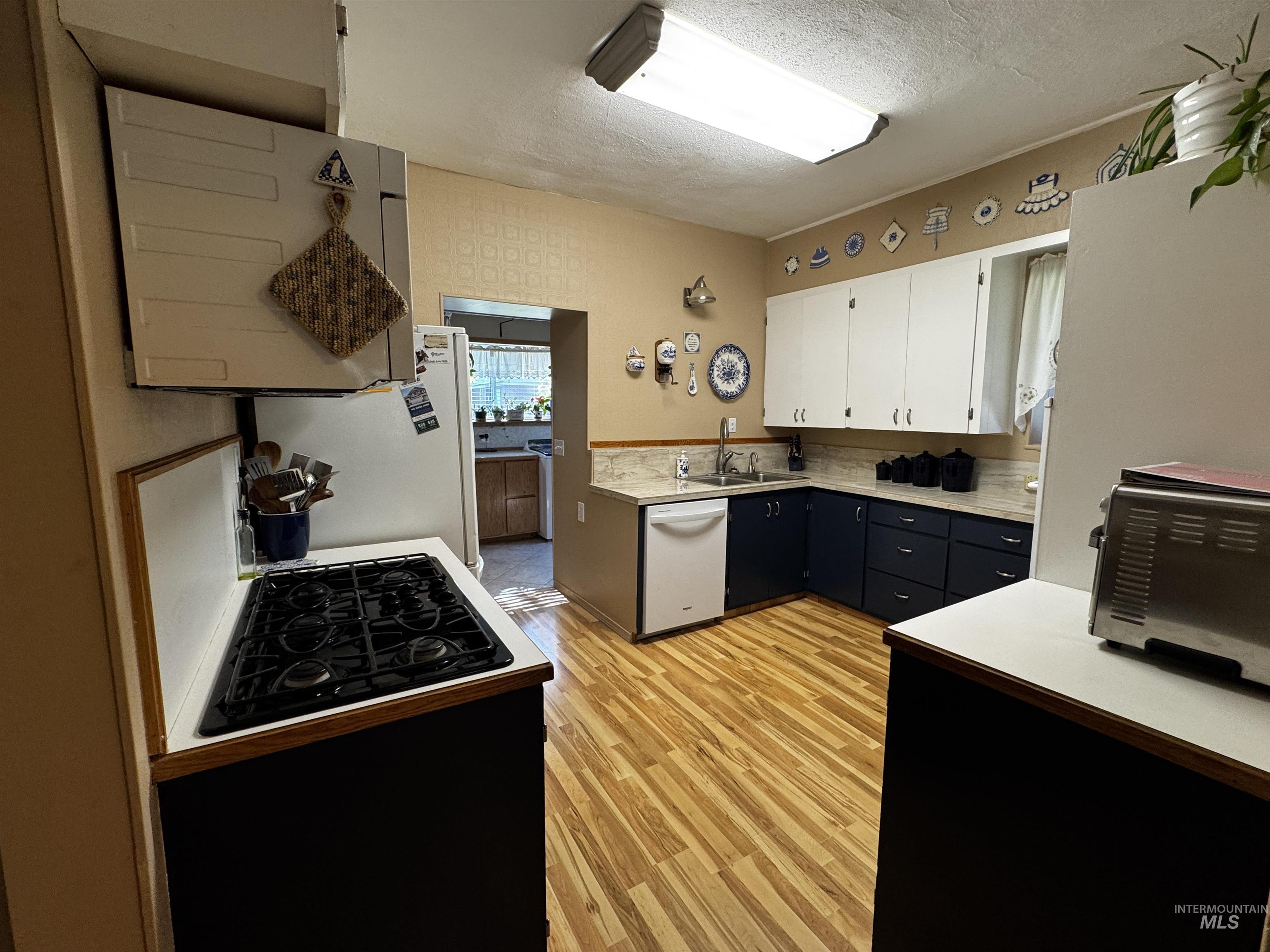 522 North Apple Street, Shoshone, Idaho 83352, 5 Bedrooms, 3 Bathrooms, Residential For Sale, Price $434,900, 98949907