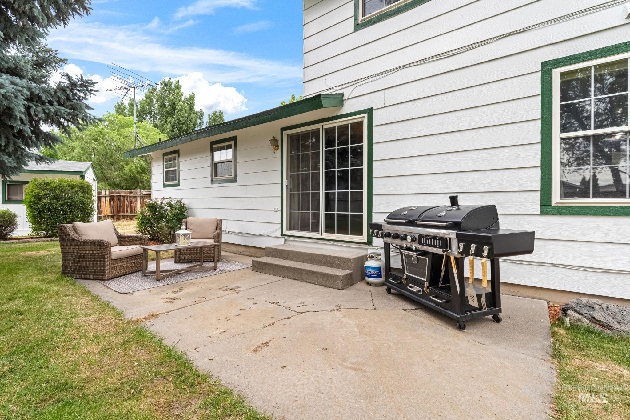 1075 Teal Circle, Mountain Home, Idaho 83647, 3 Bedrooms, 2.5 Bathrooms, Residential For Sale, Price $399,900, 98949911